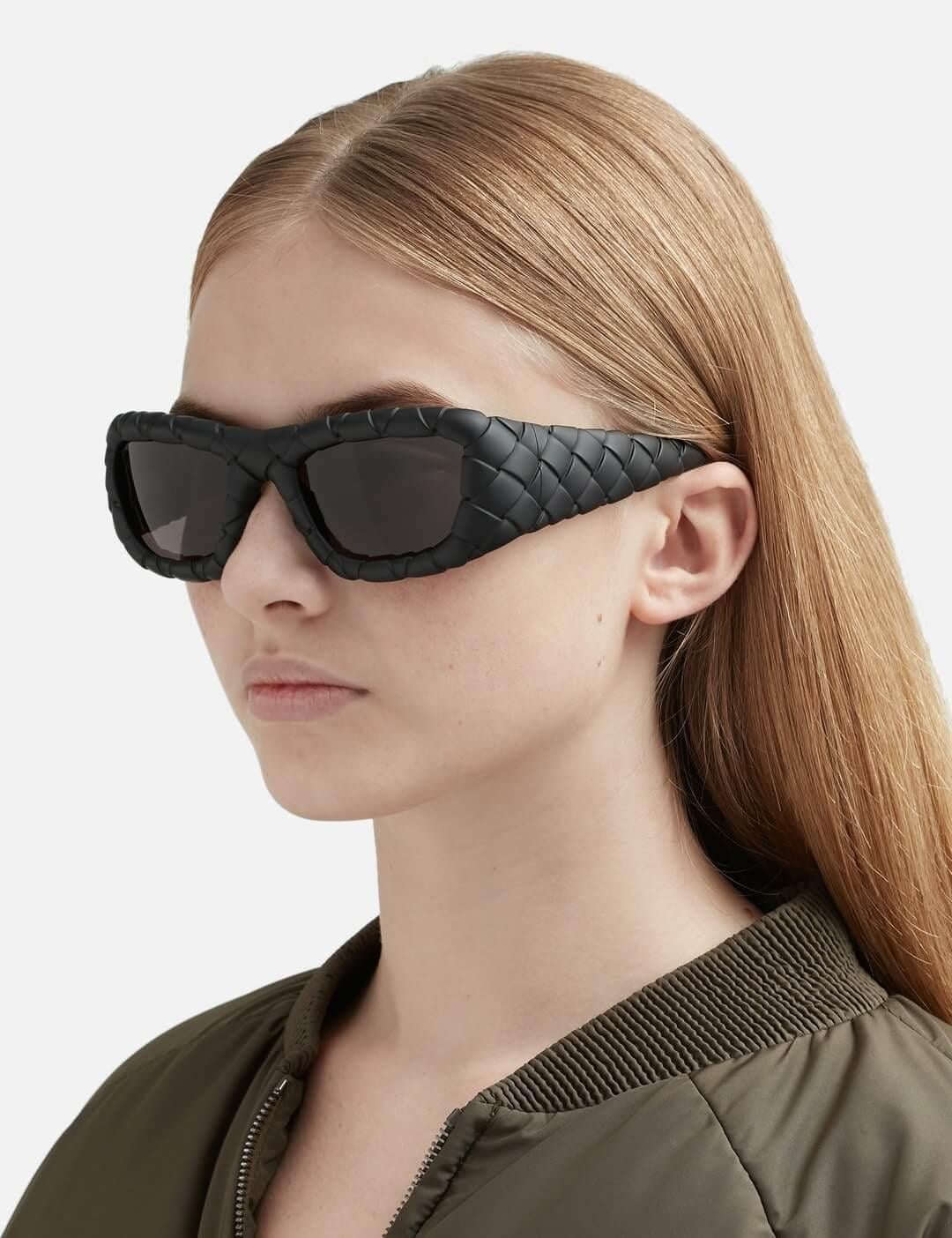 Bottega Veneta BV1303S 001 Siyah Füme Dikdörtgen Kadın Güneş Gözlüğü 56-19