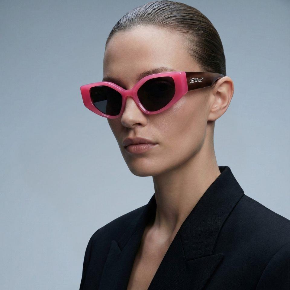 Off-White OERI063 2107 54-19 Kadın Güneş Gözlüğü – Pembe Cat Eye Çerçeve & Siyah Mat Cam