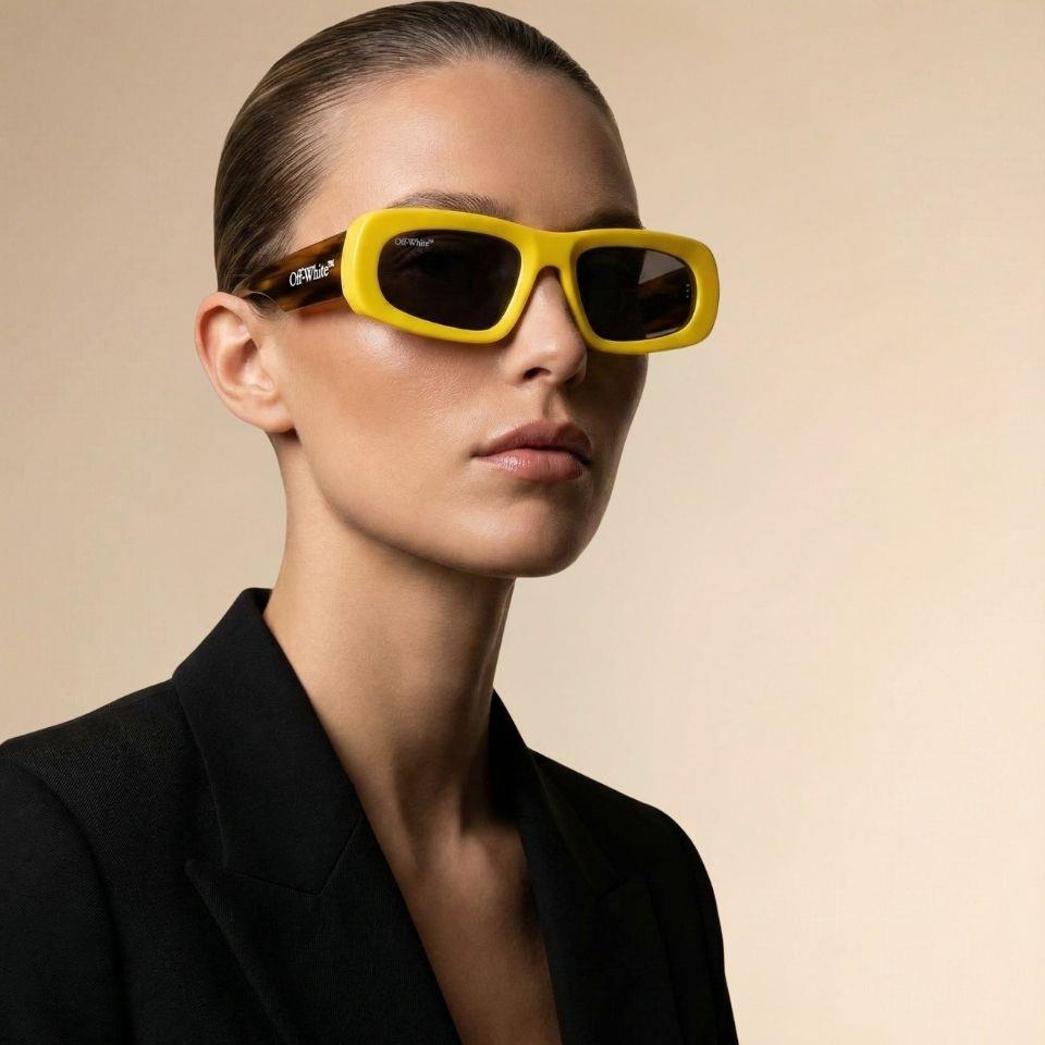Off-White OERI065 1807 54-19 Kadın Güneş Gözlüğü – Sarı Asetat Çerçeve, Füme Mat UV400 Cam