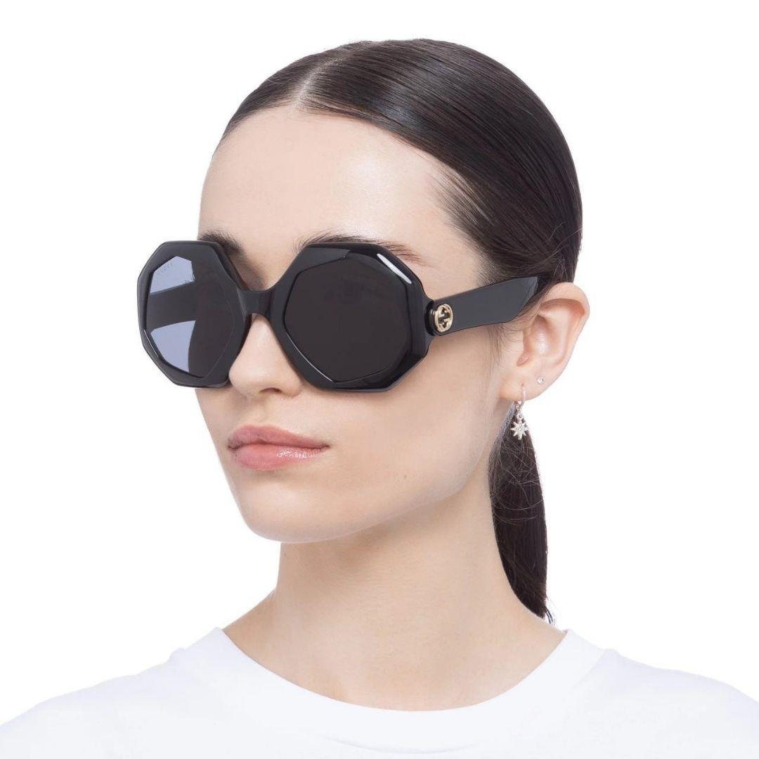 Gucci GG1242S 001 57-24 Kadın Füme Mat Camlı Siyah Asetat Geometrik Güneş Gözlüğü