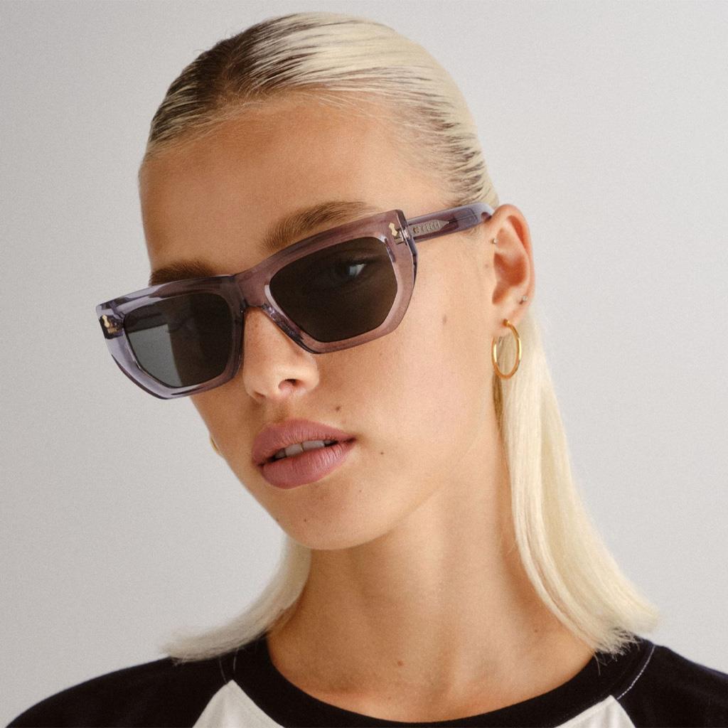 Gucci GG1520 004 53-19 Kadın Kırmızı Mat Camlı Siyah Asetat Kare Güneş Gözlüğü