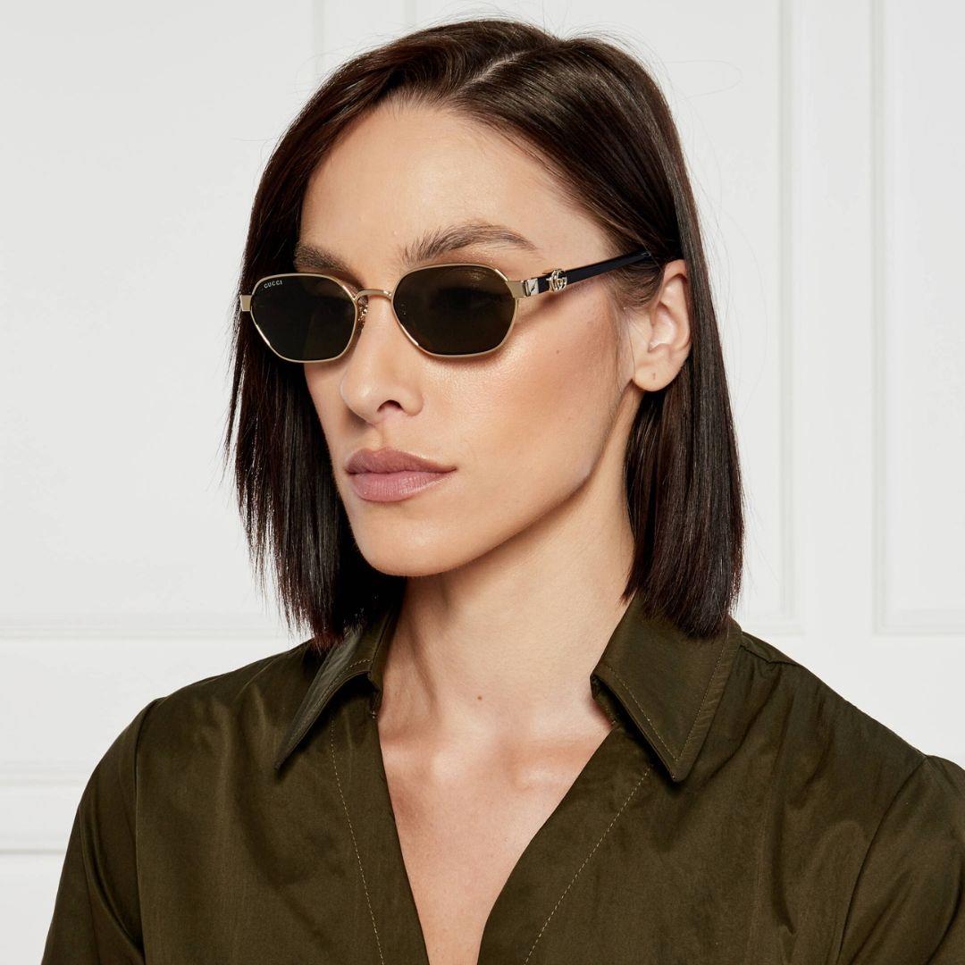 Gucci GG1593S 001 56-18 Kadın Füme Mat Camlı Altın Metal Geometrik Güneş Gözlüğü
