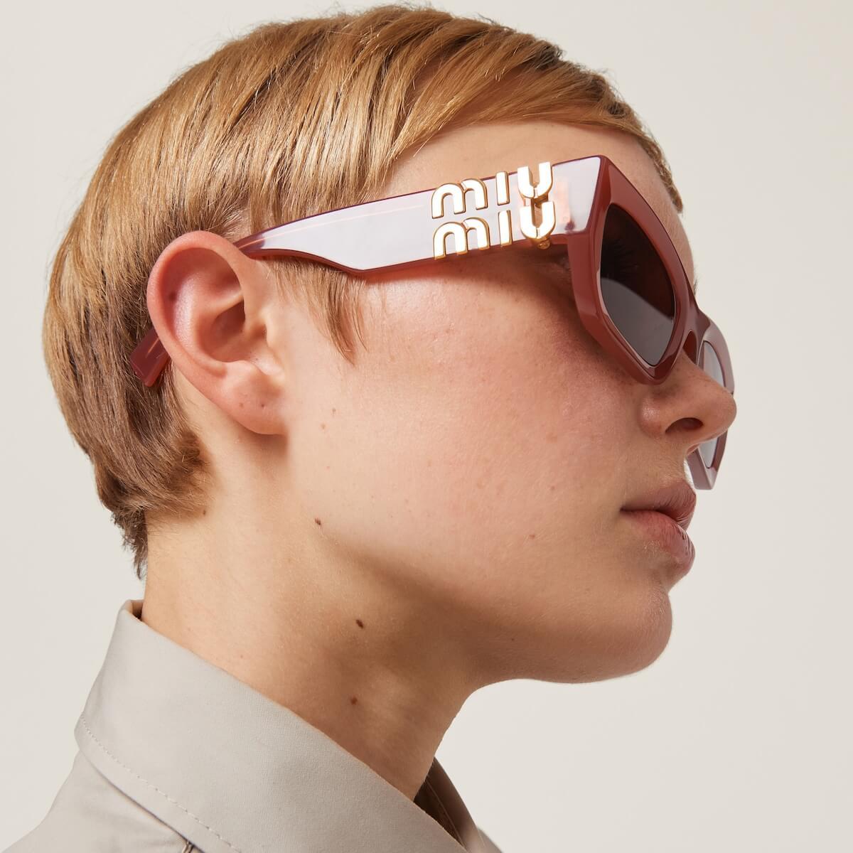 MIU MIU GÜNEŞ GÖZLÜĞÜ 09W 10M-08S 53-22 
