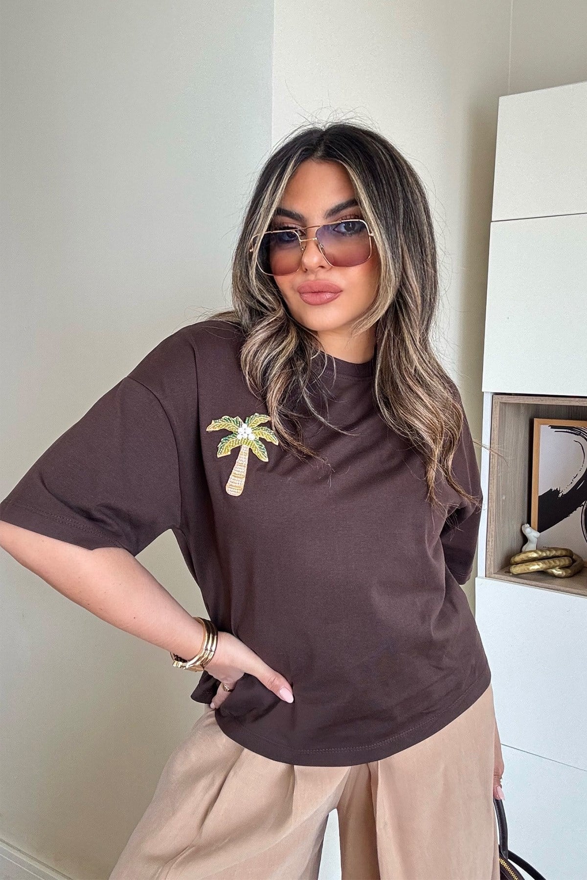 Boncuk Ve İnci İşlemeli Palmiye tshirt Acı Kahve