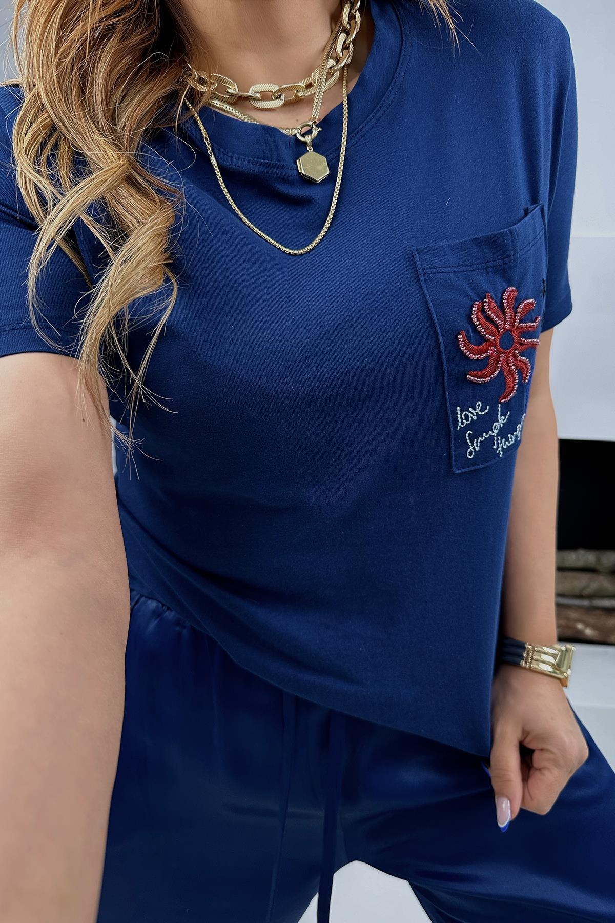 Boncuklu Cep İşlemeli Tshirt Açık Lacivert