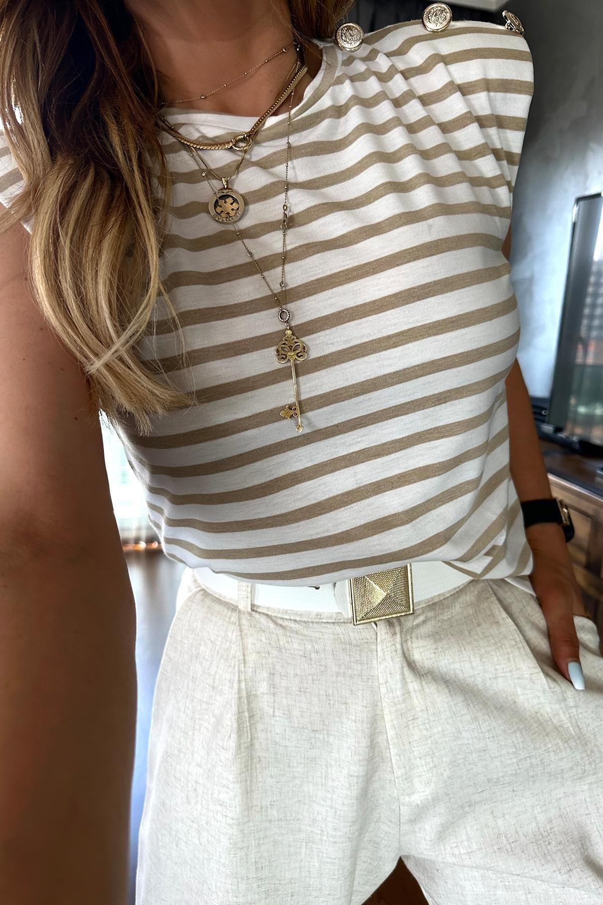 Çizgili Vatkalı Gold Düğme Tshirt Bej