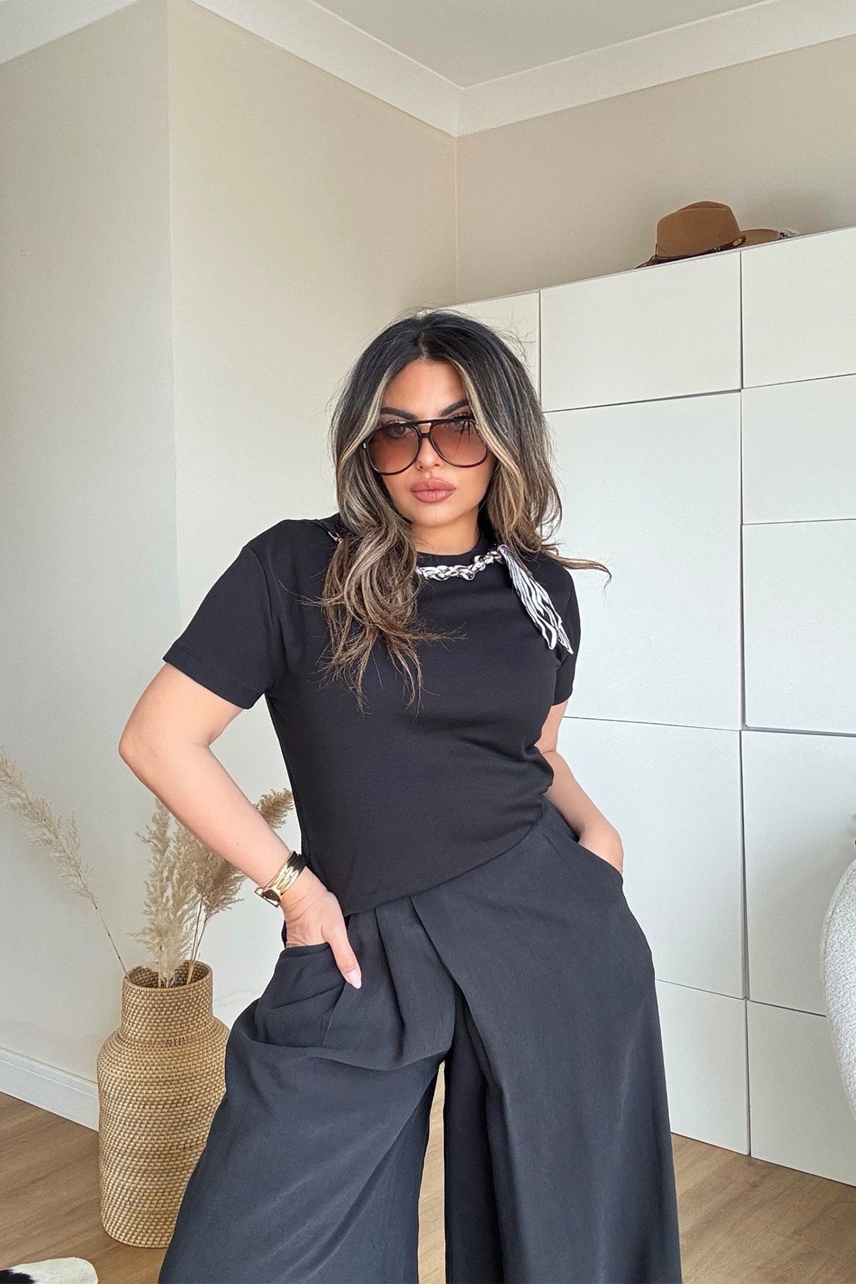 Fular Aksesuarlı Modal Tshirt Siyah