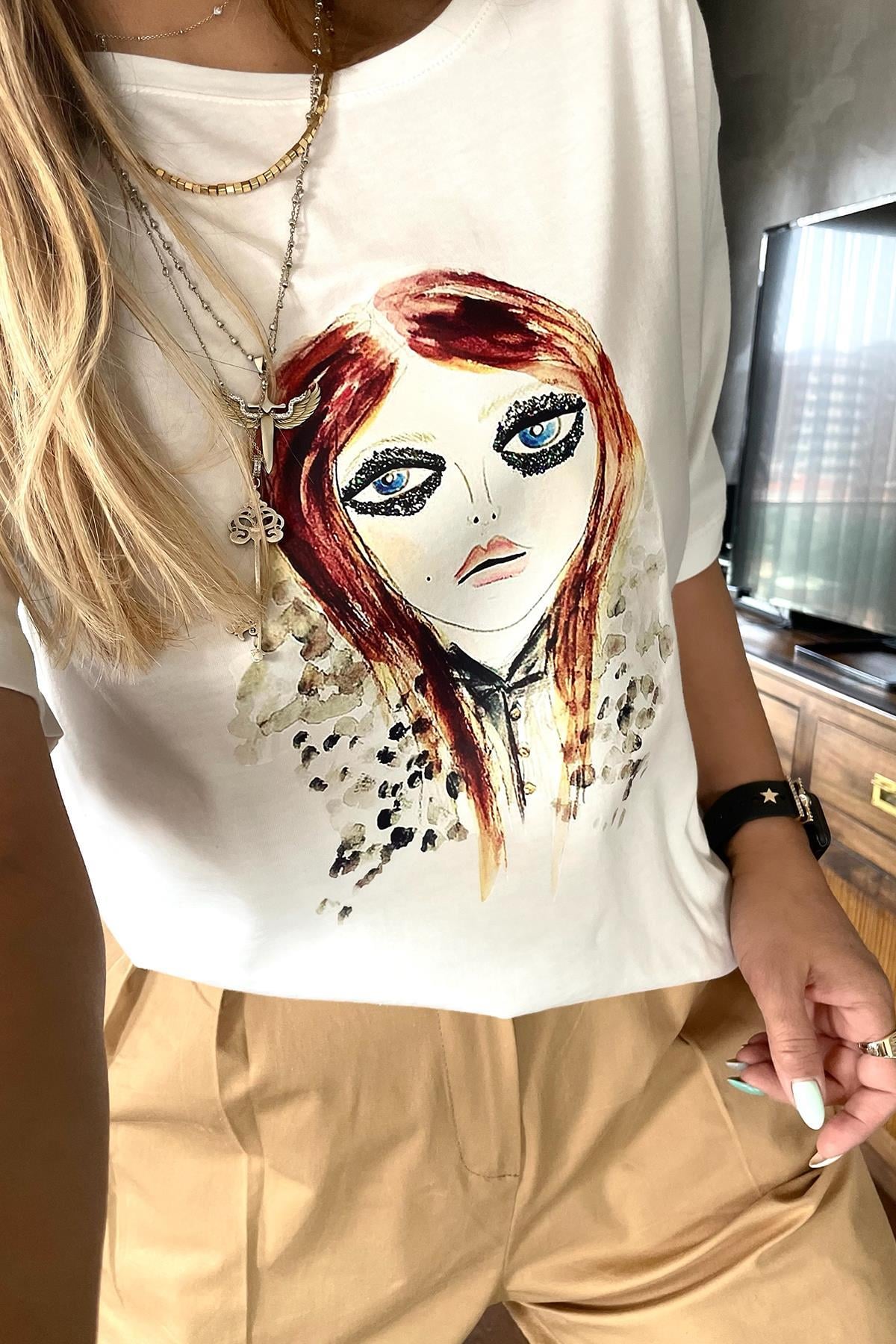 Kızıl Saçlı Kız Baskılı Tshirt Ekru