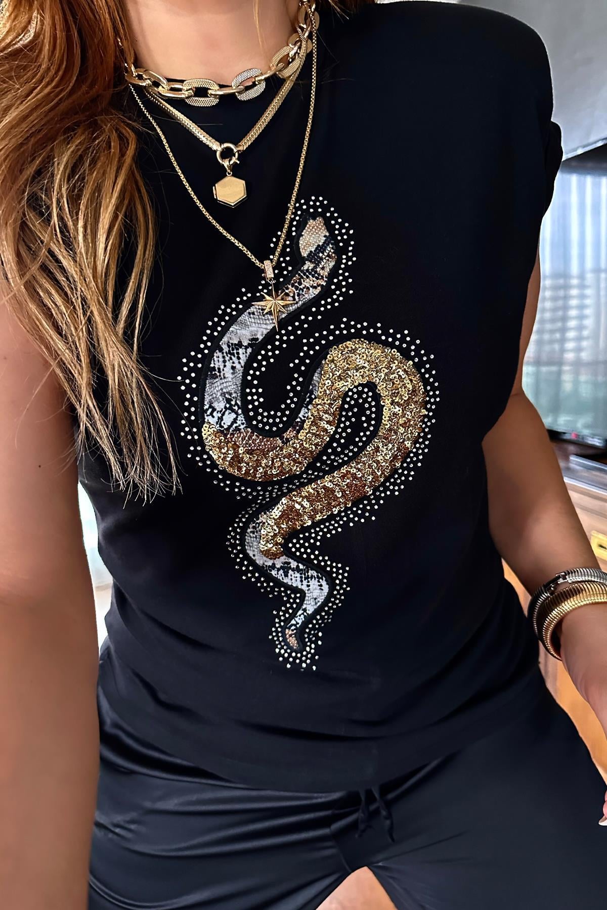 Kolsuz Payet İşlemeli Yılan Tshirt Siyah