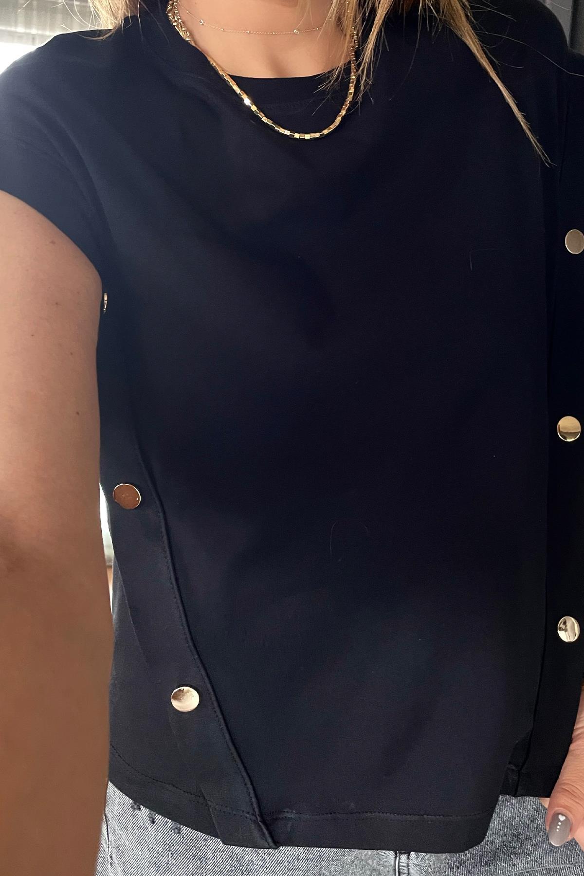 Kolsuz Yanları Gold Düğmeli Tshirt Siyah