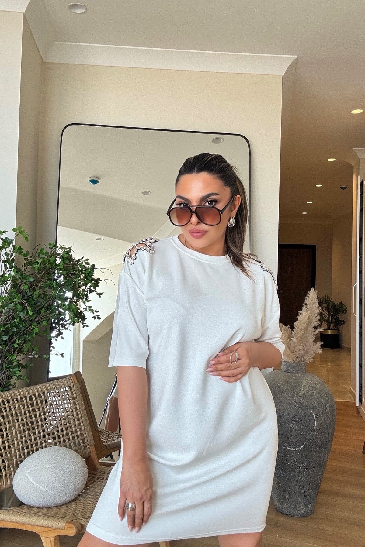 Omuzu Taşlı Yıldız Pencereli Elbise Ekru