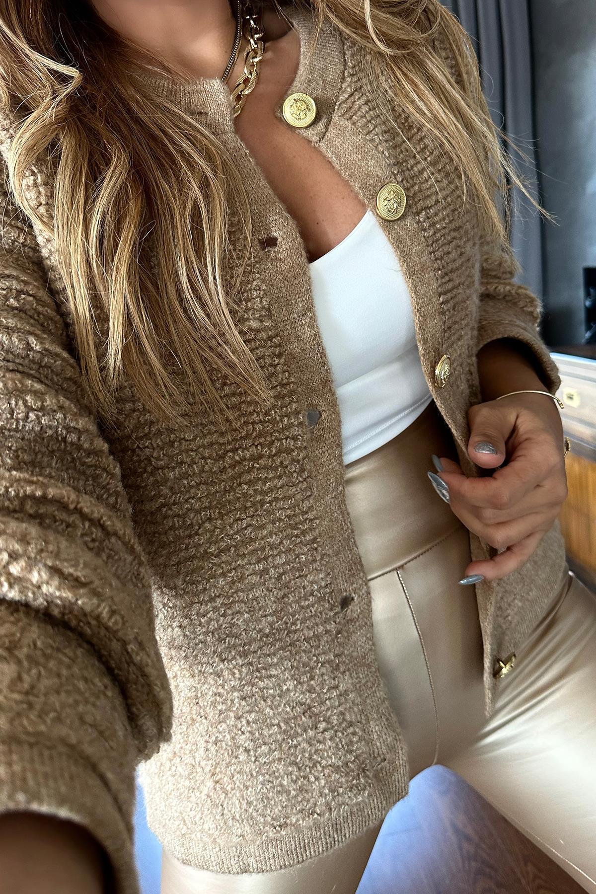 Peluş Efekt Gold Düğmeli Hırka Açık Kahve