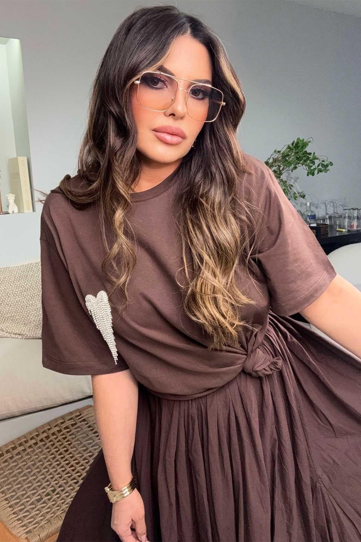 Sallantılı Taşlı Kalp Detay Tshirt Kahve