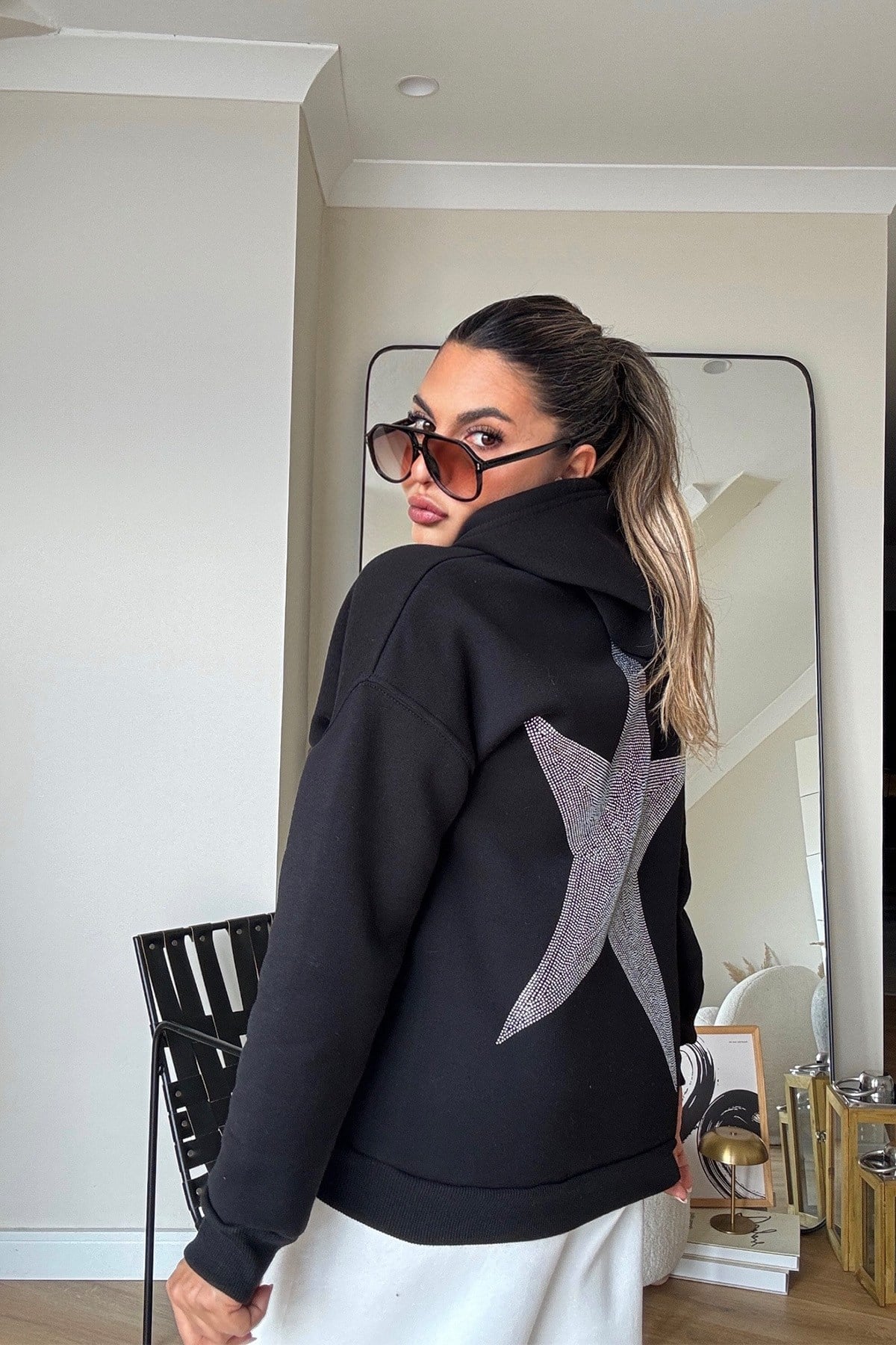 Sırtı Taşlı Yıldız Detay Sweatshirt Siyah
