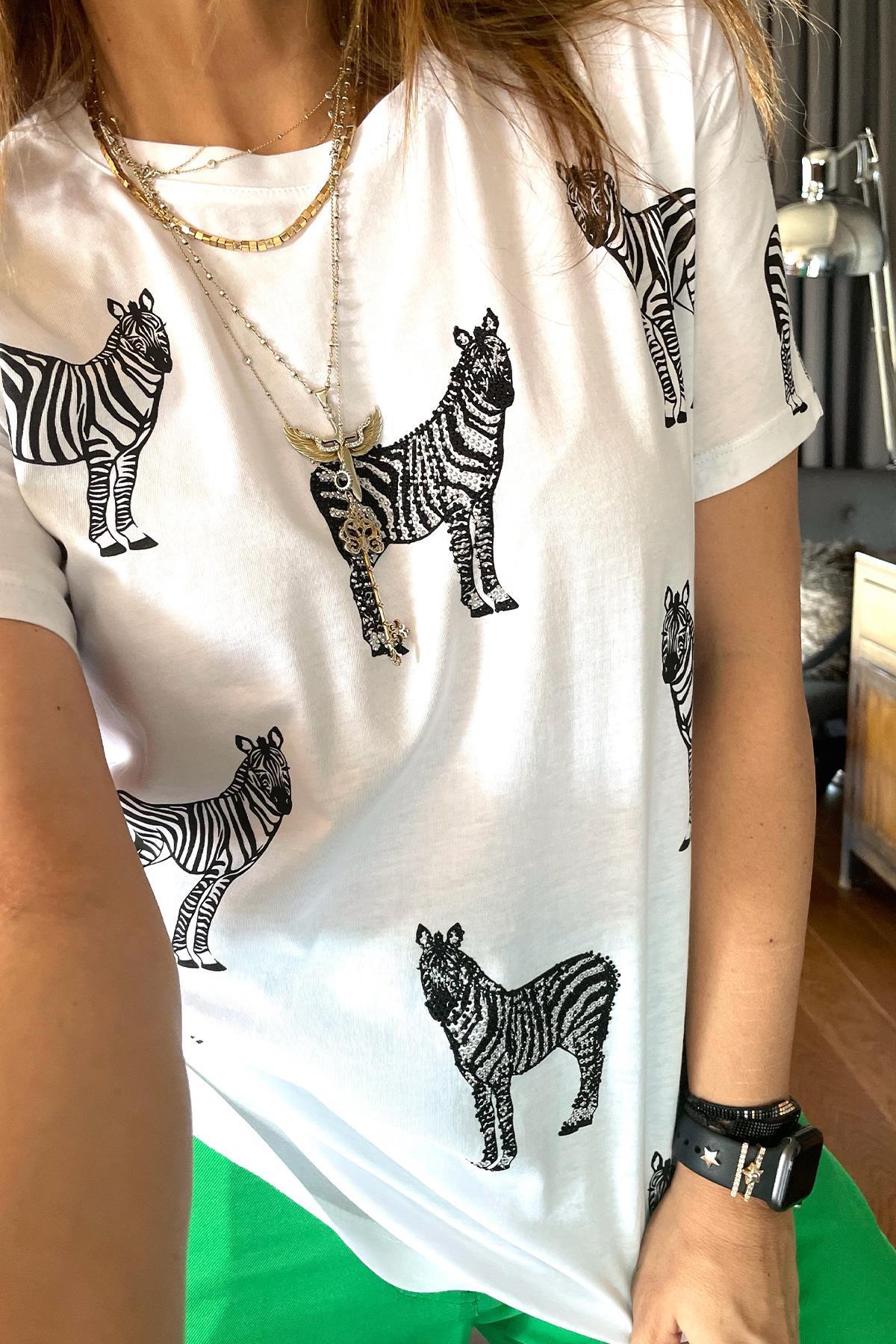 Taşlı Zebra Desenli Tshirt Beyaz