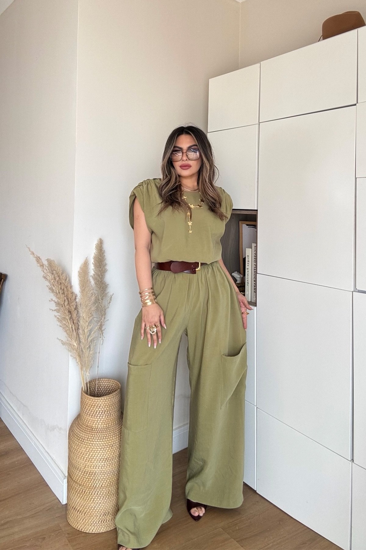 Tencel Kumaş Sırt V Yaka Lastikli Takım Yağ Yeşili
