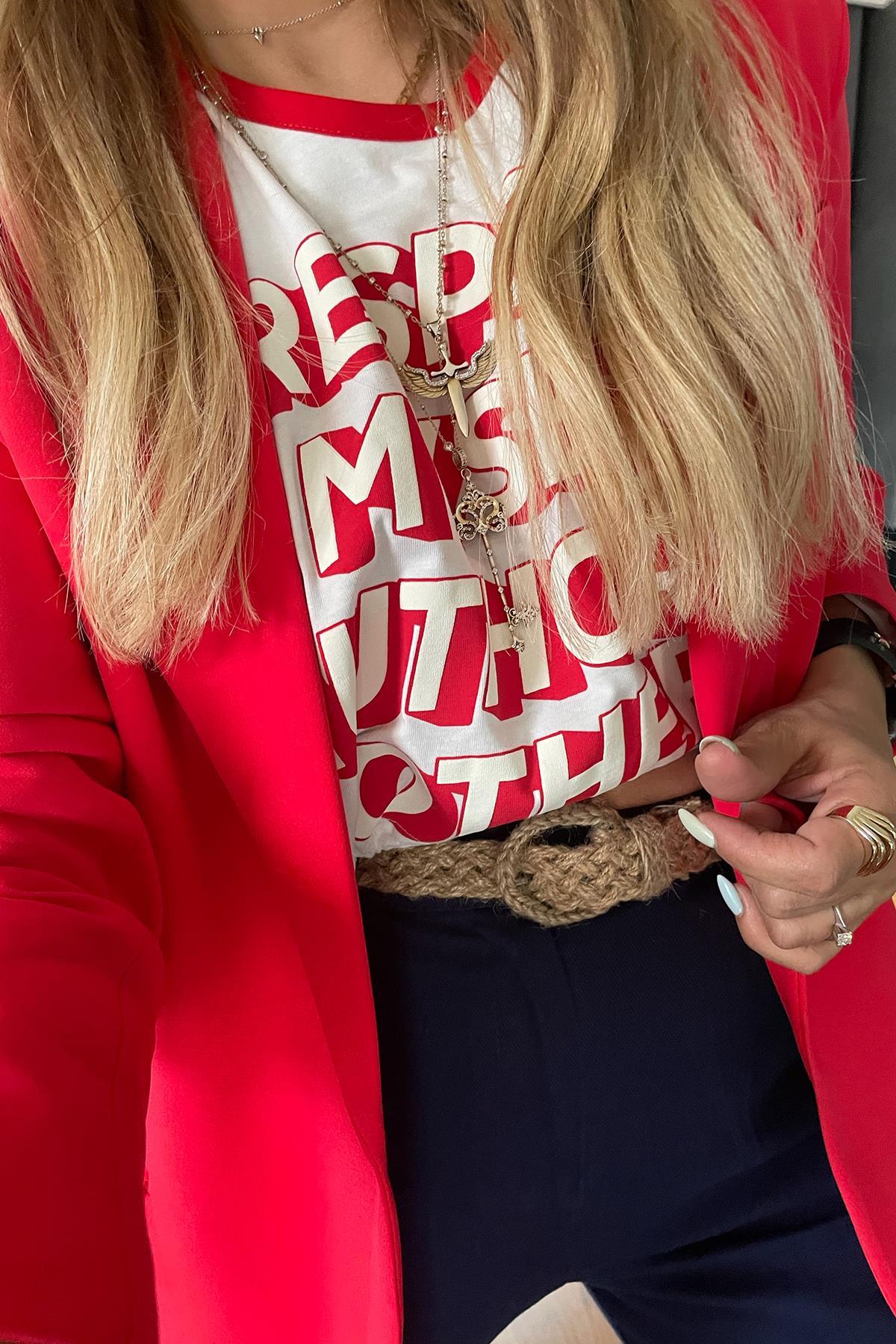 Yazı Detay Büzgülü Tshirt Kırmızı