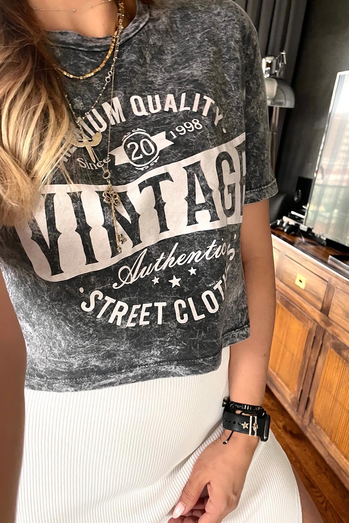 Yıkamalı Vintage Yazılı Crop Tshirt Gri