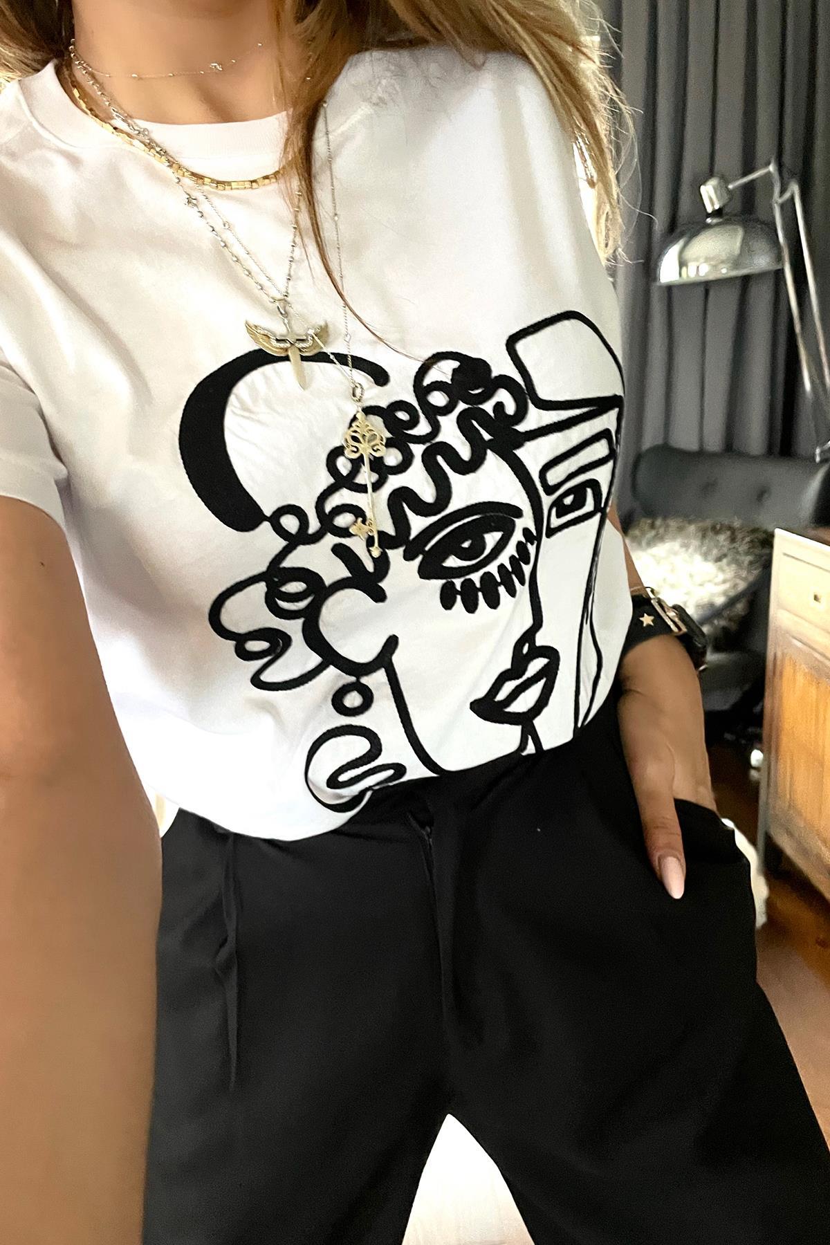 Yüz Nakışlı Tshirt Beyaz