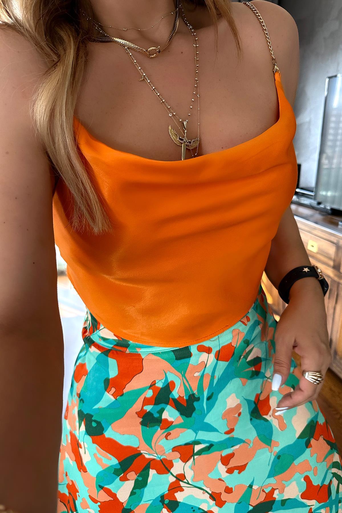 Zincir Askı Saten Crop Turuncu
