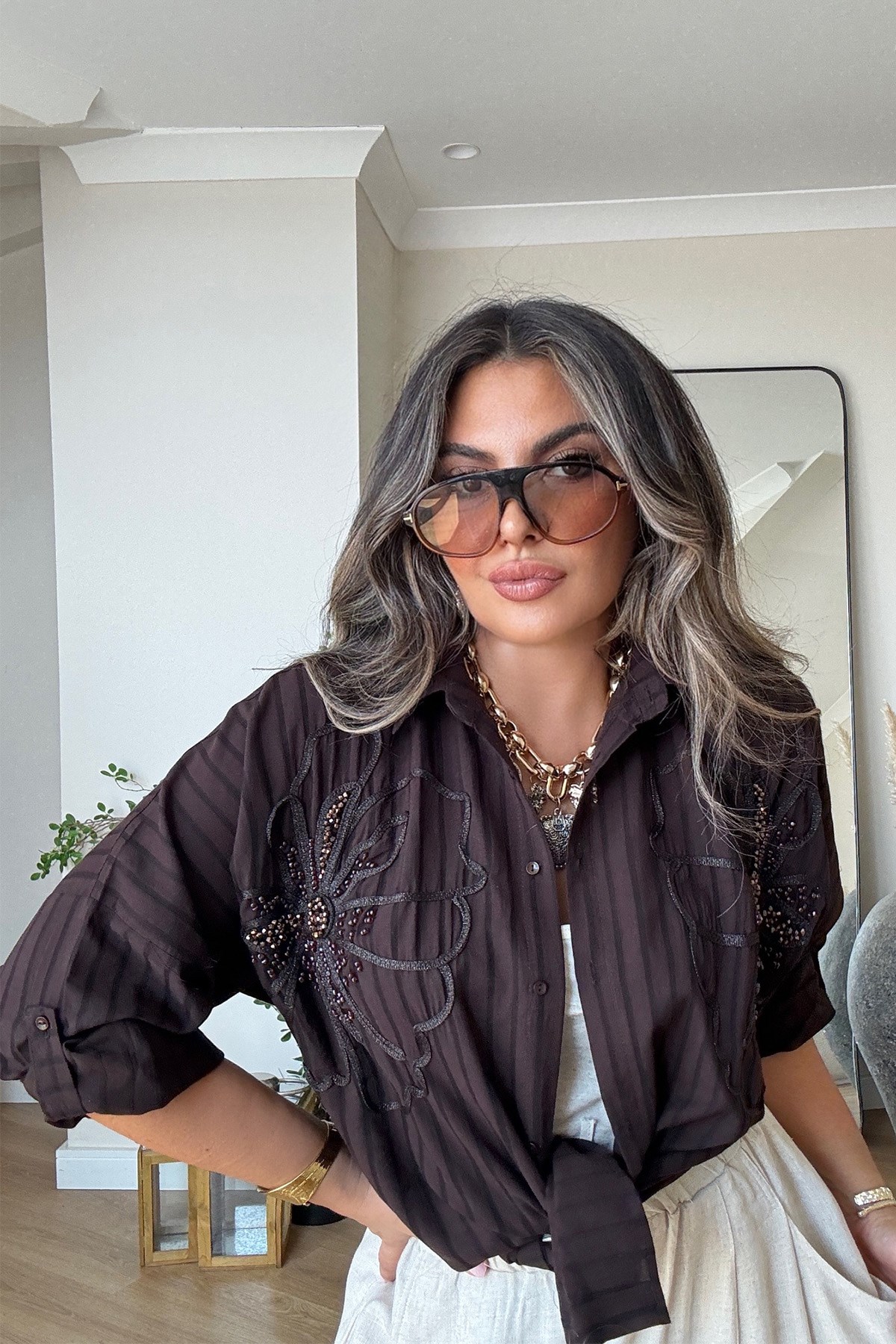 Boncuklu Çiçek Desen Çizgi Detaylı Gömlek Acı Kahve