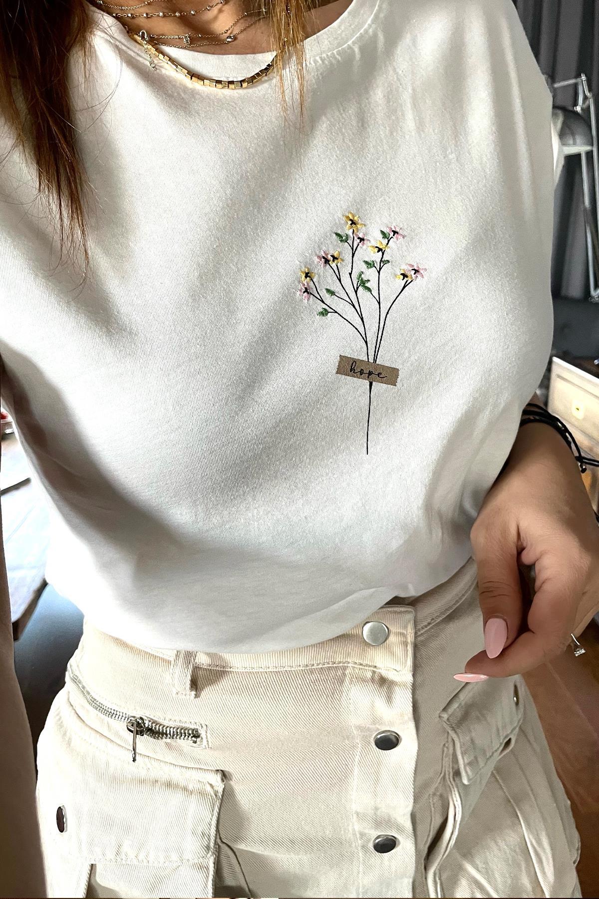 Çiçek Nakışlı Kolsuz Tshirt Ekru