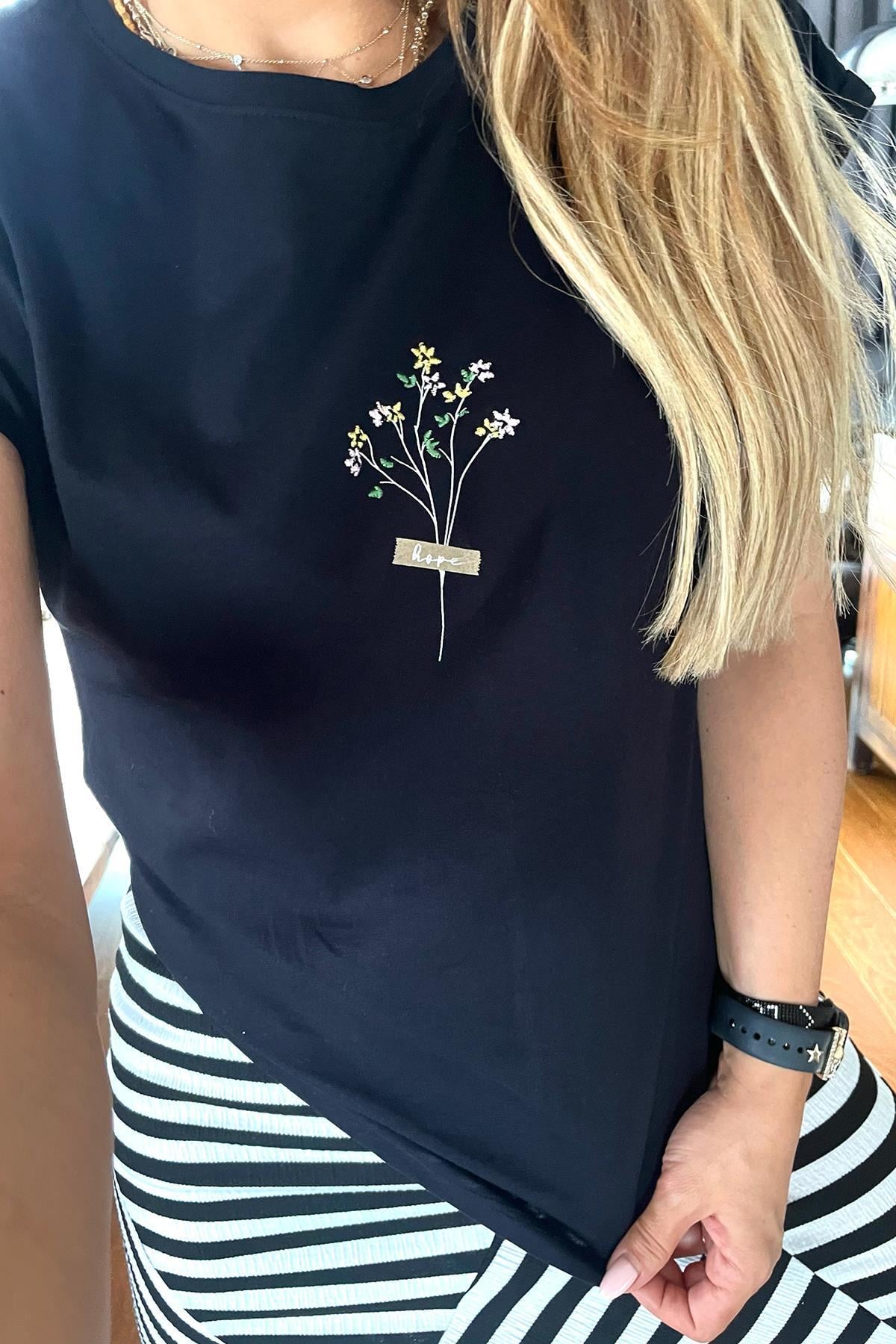 Çiçek Nakışlı Kolsuz Tshirt Siyah