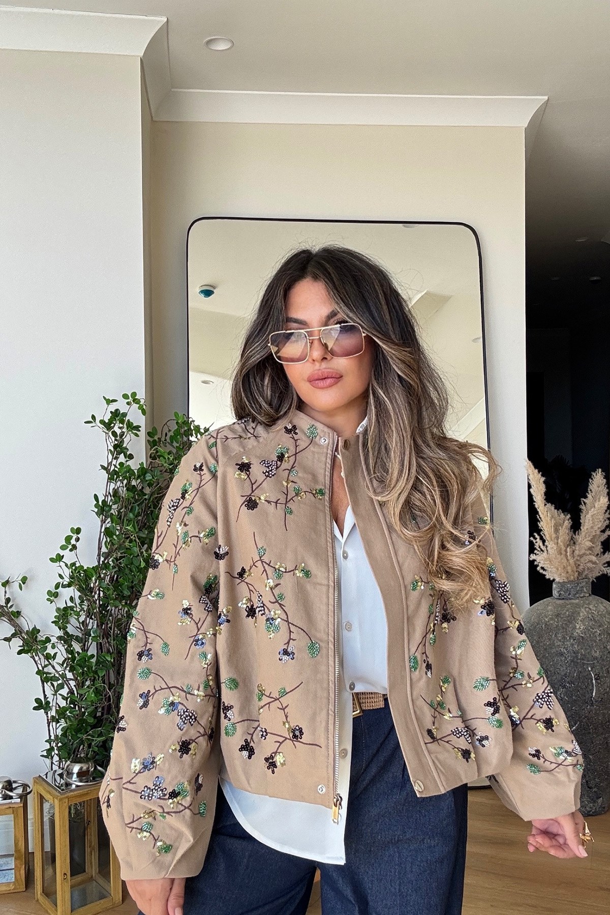 Çiçekli Payet Ve Boncuk İşlemeli Mont Bej