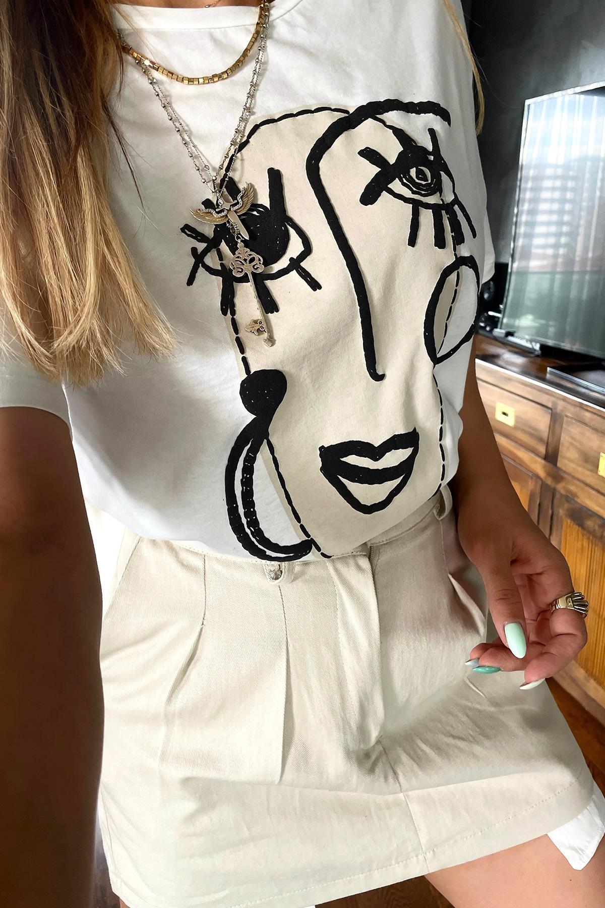 Çizgi Kadın Suratlı Tshirt Ekru