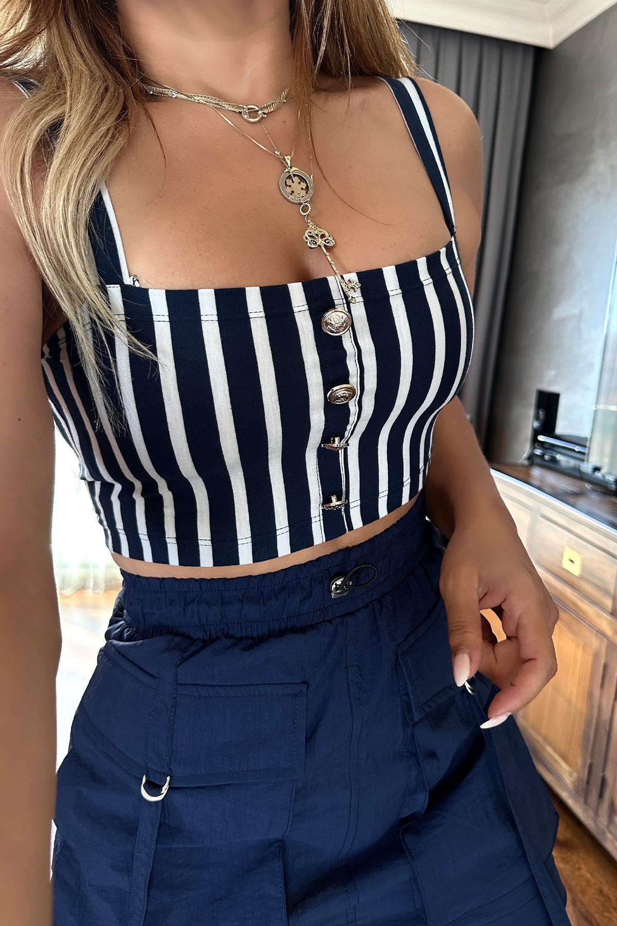 Çizgili Gold Düğmeli Askılı Crop Lacivert-Beyaz