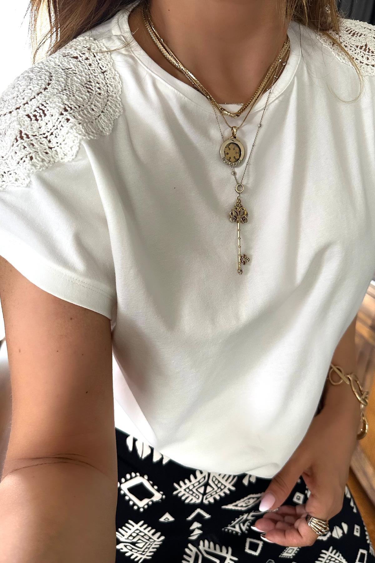 Dantel Omuz Detaylı Tshirt Ekru