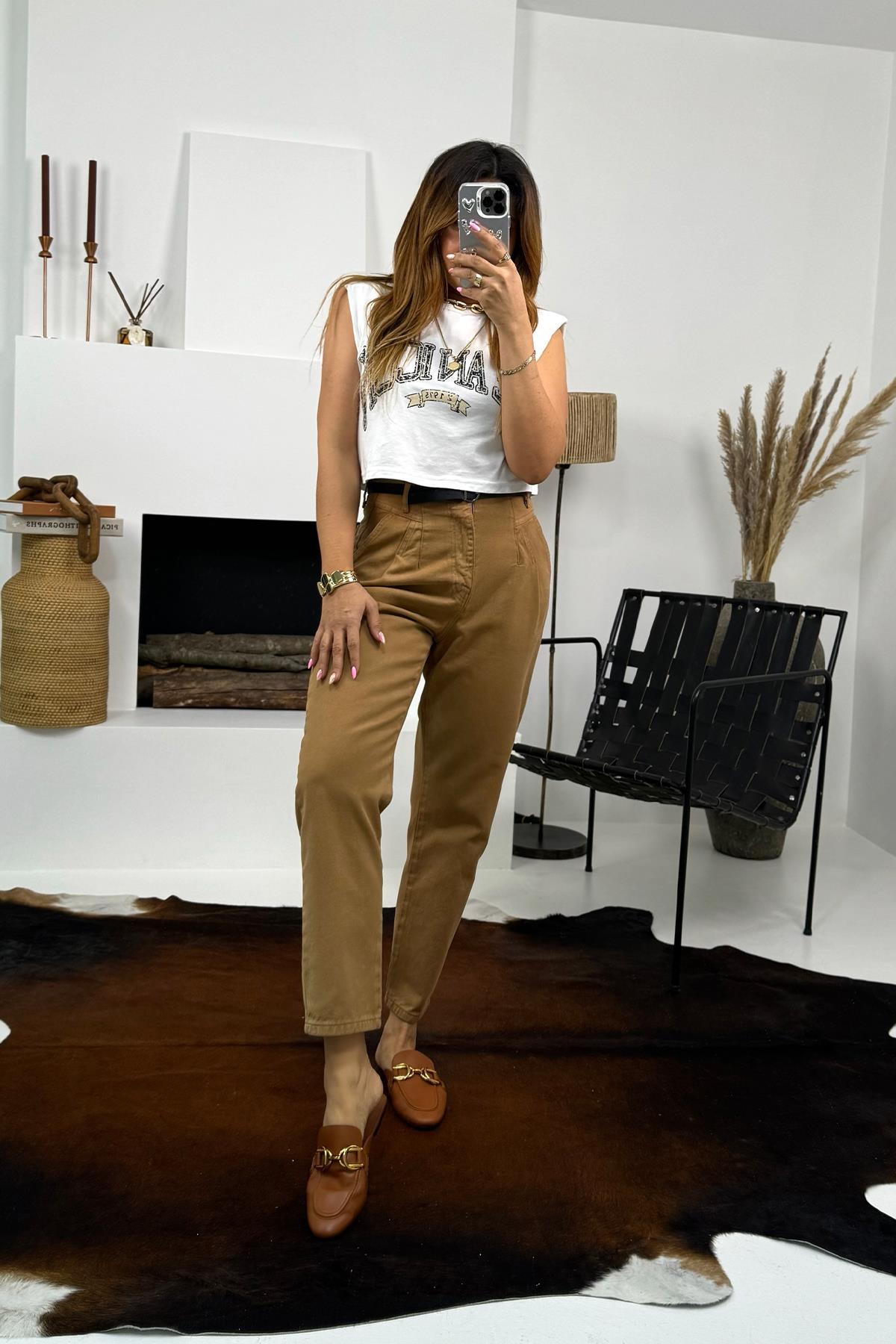 Kemerli Havuç Jean Camel