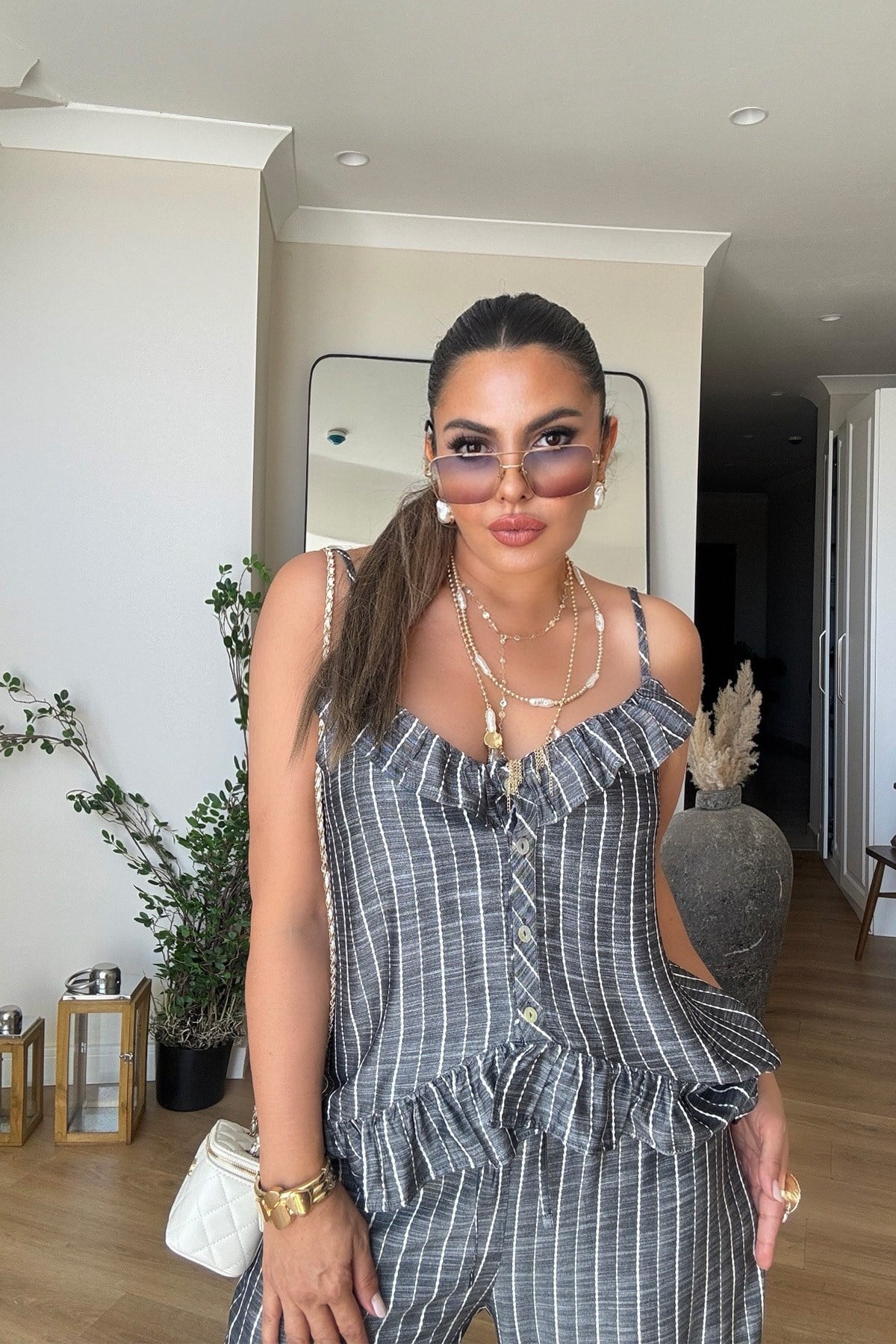 Keten Doku Organik Çizgi Detay Askılı Bluz Füme