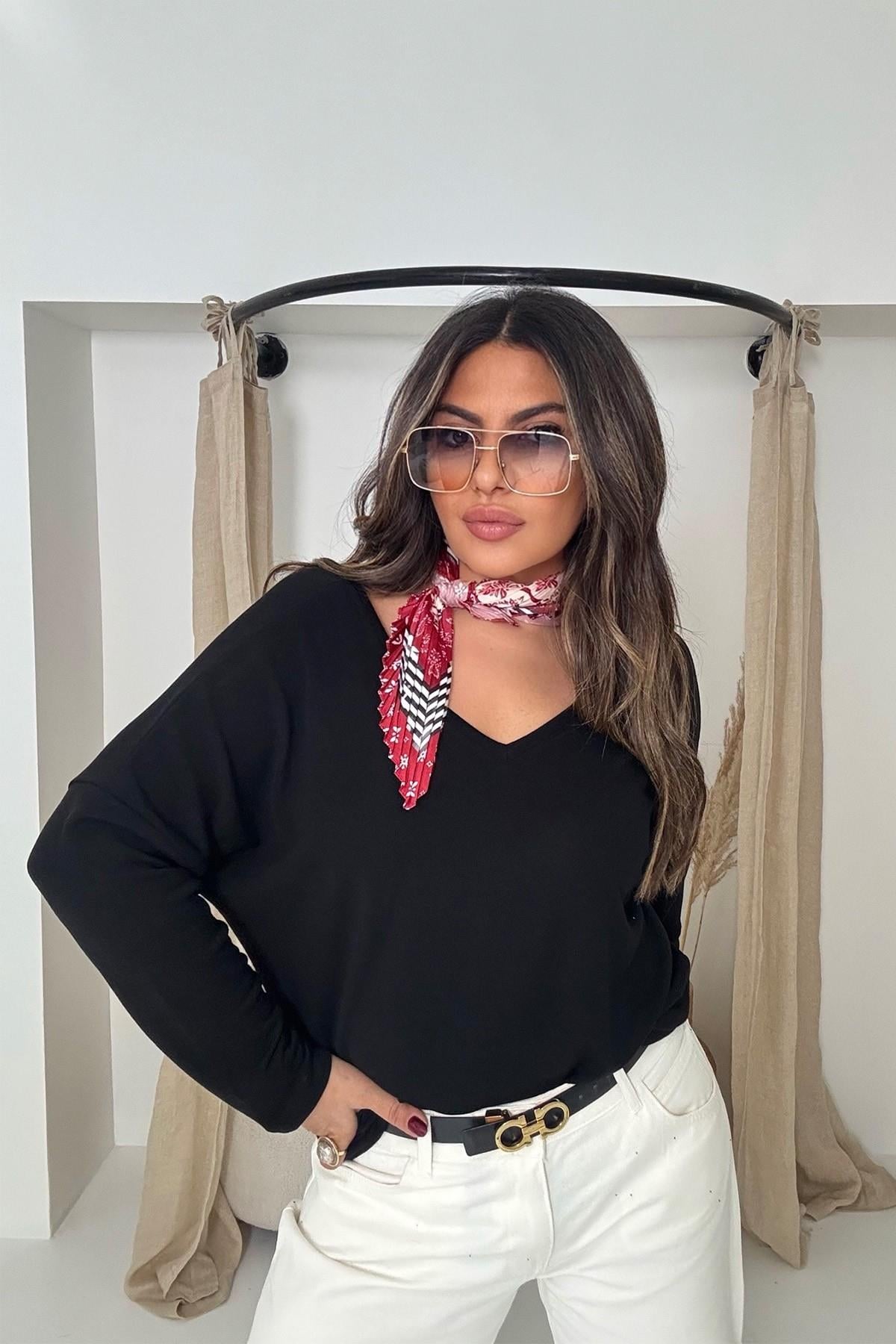 Ön Arka V Yaka Yumoş Örme Bluz Siyah