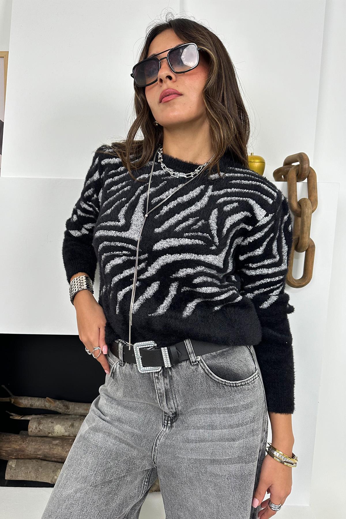 Sakallı Örme Zebra Desen Kazak Siyah-Beyaz