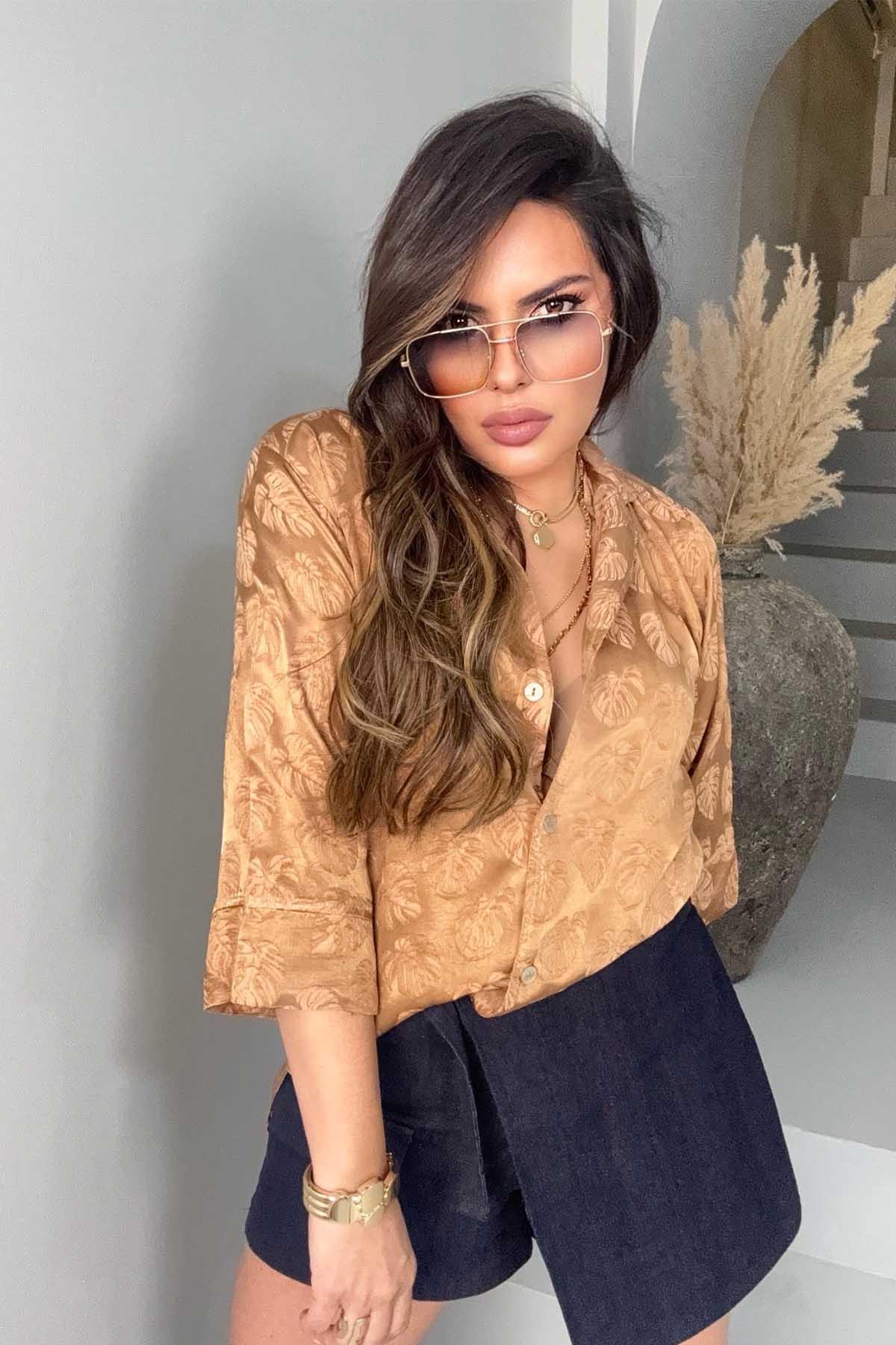 Yaprak Desen Jakarlı Viskon Saten Gömlek Camel