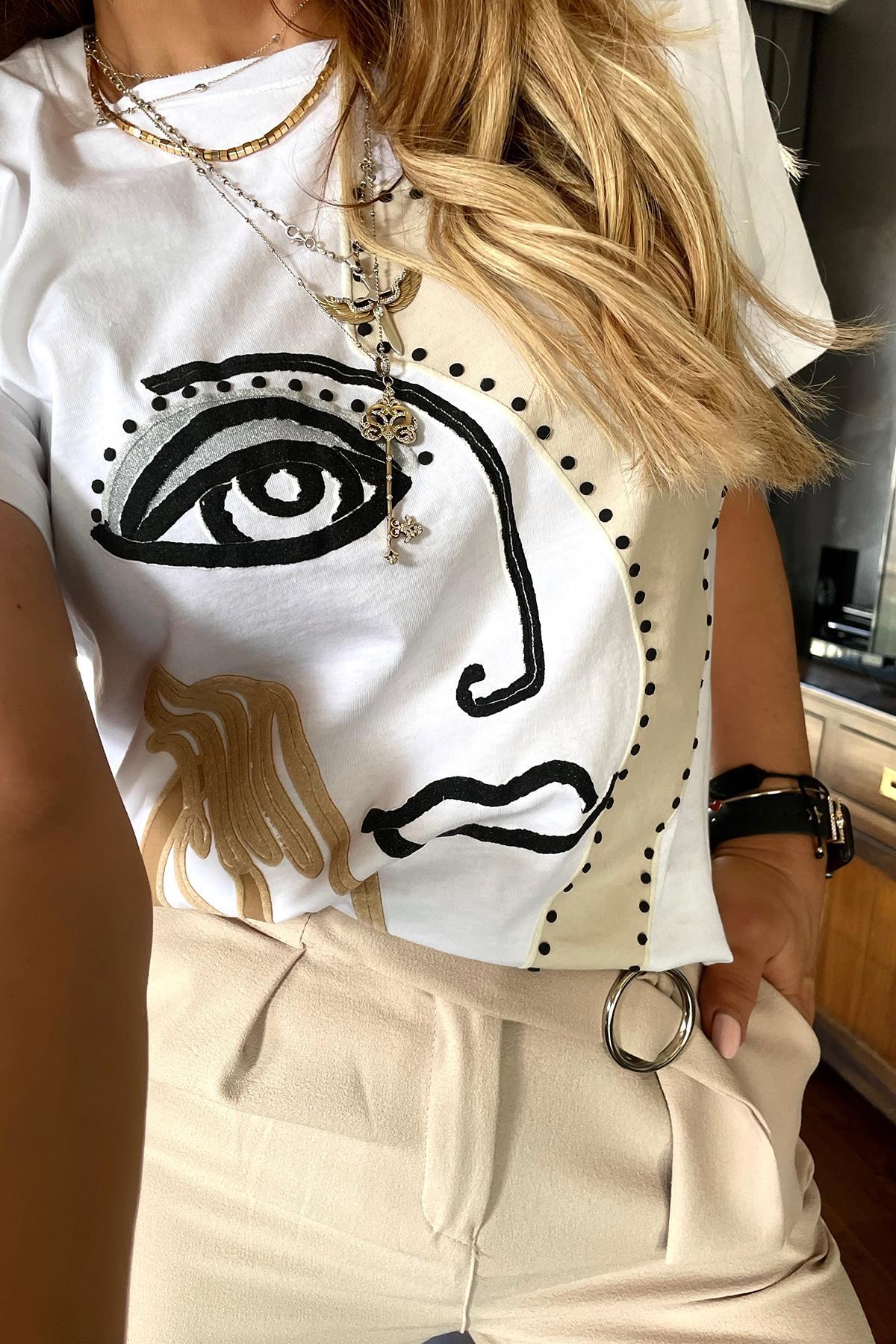 Yüz Figür Baskılı Tshirt Beyaz