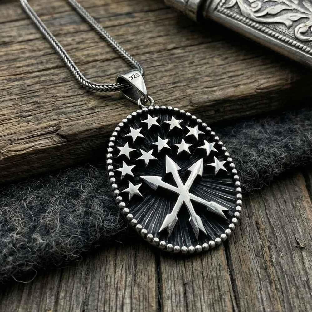 Çerkes Bayrağı Sembollü Üç Boyutlu Gümüş KolyeKolye
