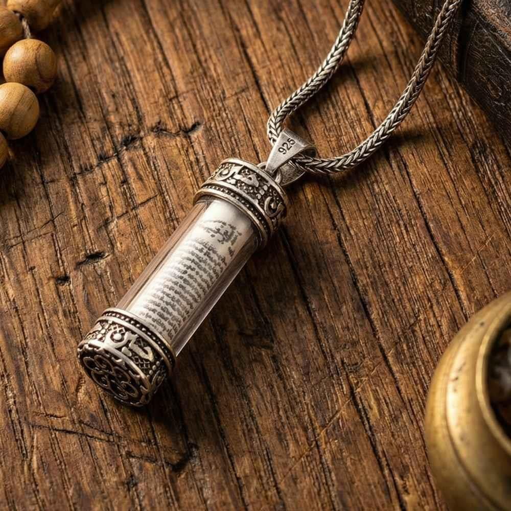 Cevşeni Kebir Dualı Silindir Tasarımlı Gümüş Cevşen KolyeMuskalık ve Cevşen Kolye