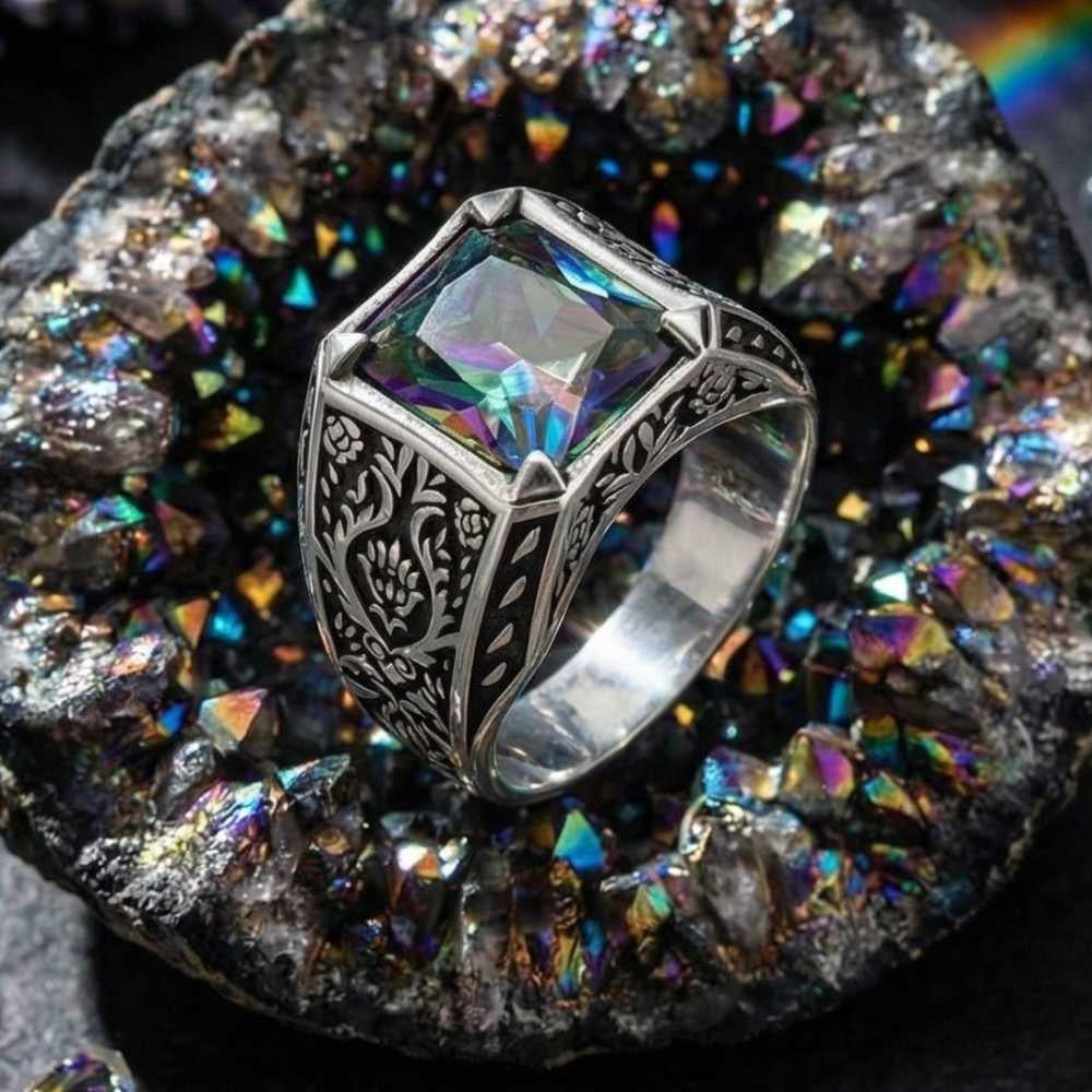 Çiçek Detaylı Mistik Topaz Taşlı Gümüş YüzükMistik Topaz Taşlı Yüzükler