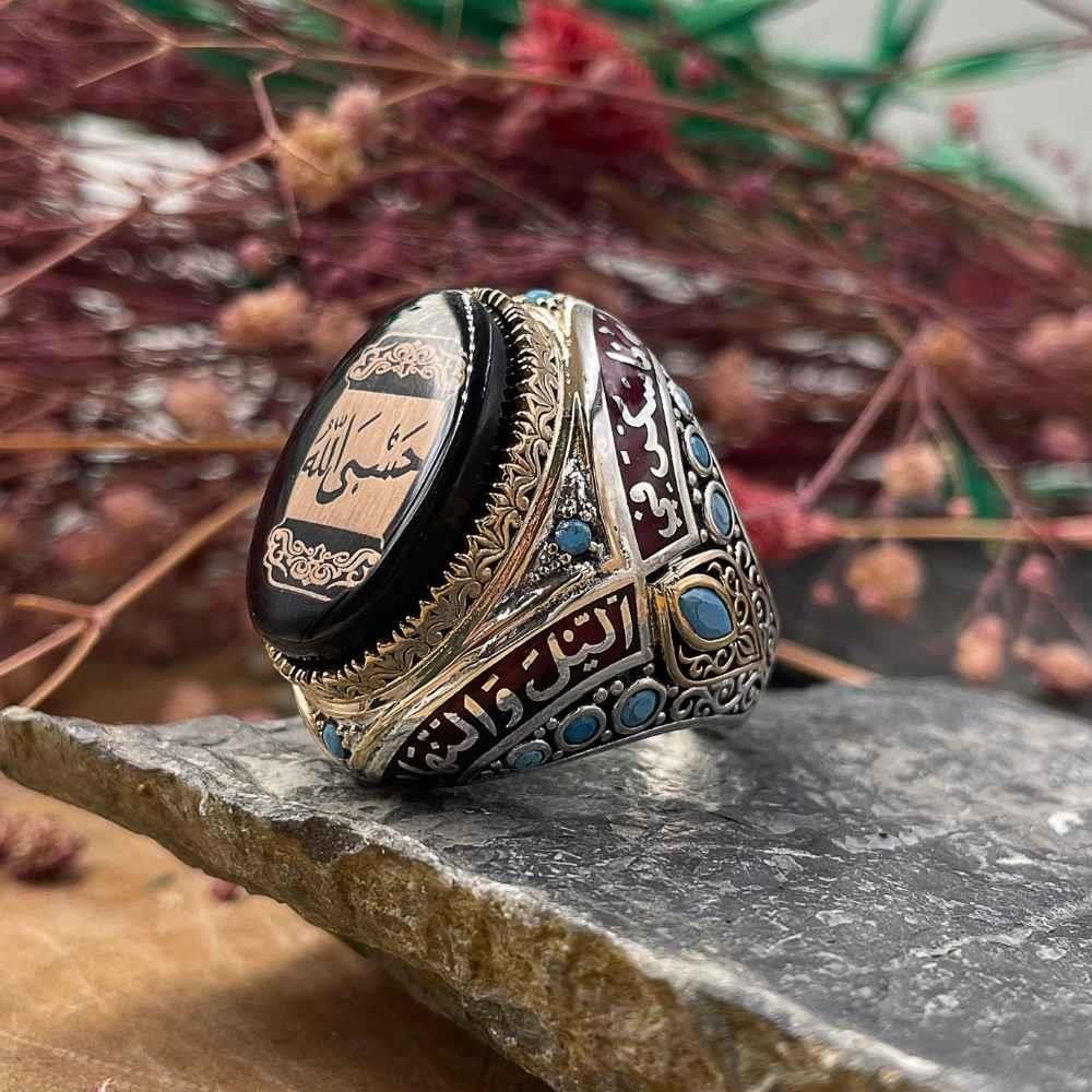 Hasbiyallah İşlemeli Kenarları Taşlı Gümüş YüzükHasbiyallah Yüzük