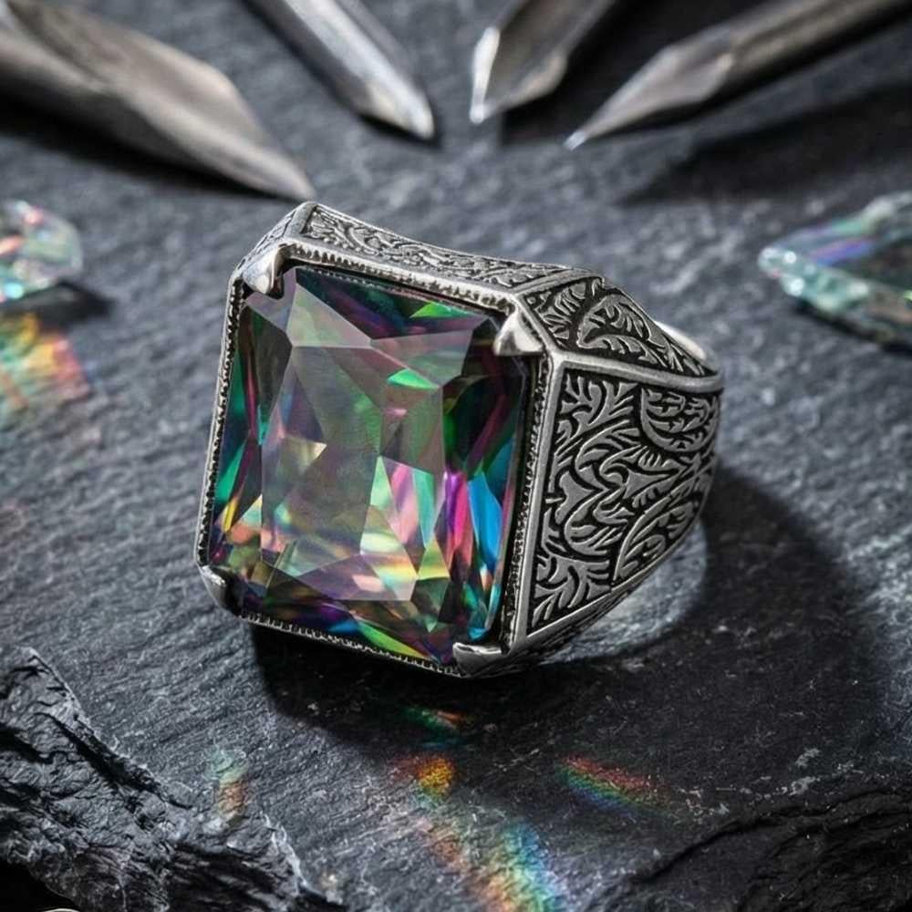 Kalem İşlemeli Mistik Topaz Taşlı Gümüş YüzükMistik Topaz Taşlı Yüzükler