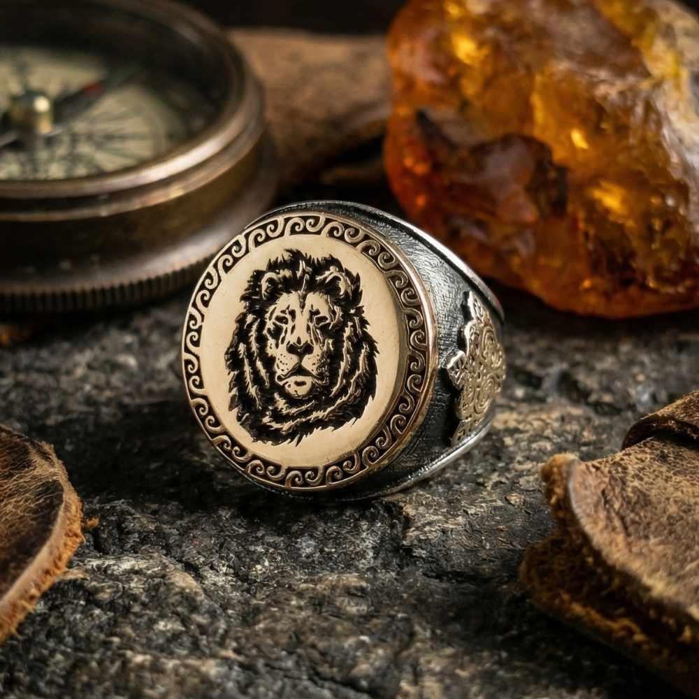 Kenar İşlemeli Aslan Figürlü Gümüş YüzükTaşsız Yüzükler