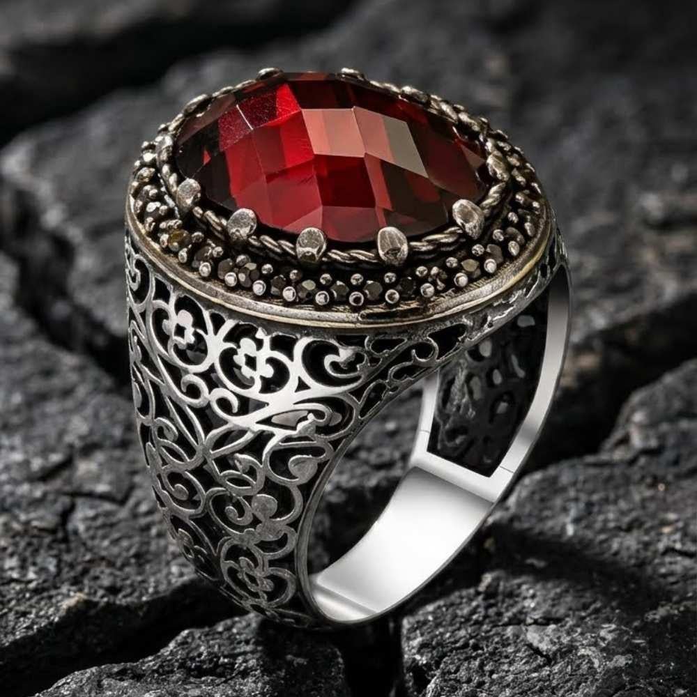Kırmızı Zirkon Taşlı Motif İşlemeli Gümüş YüzükZirkon Taşlı Yüzükler