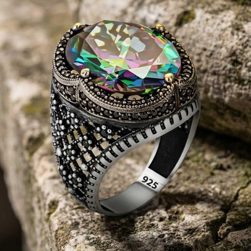 Mistik Topaz Taşlı Motif İşlemeli Gümüş YüzükMistik Topaz Taşlı Yüzükler