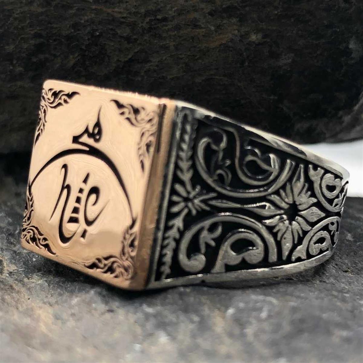 Motif Detaylı Kare Kasa Kişiye Özel Gümüş Erkek Yüzük