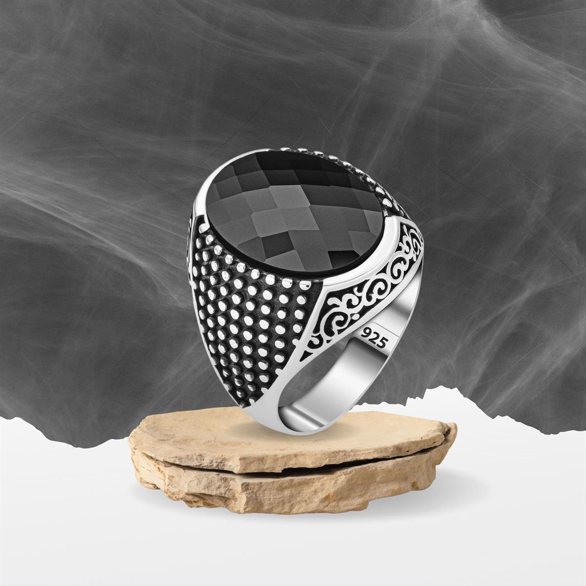 Nokta Desenli Siyah Zirkon Taşlı Gümüş Yüzük