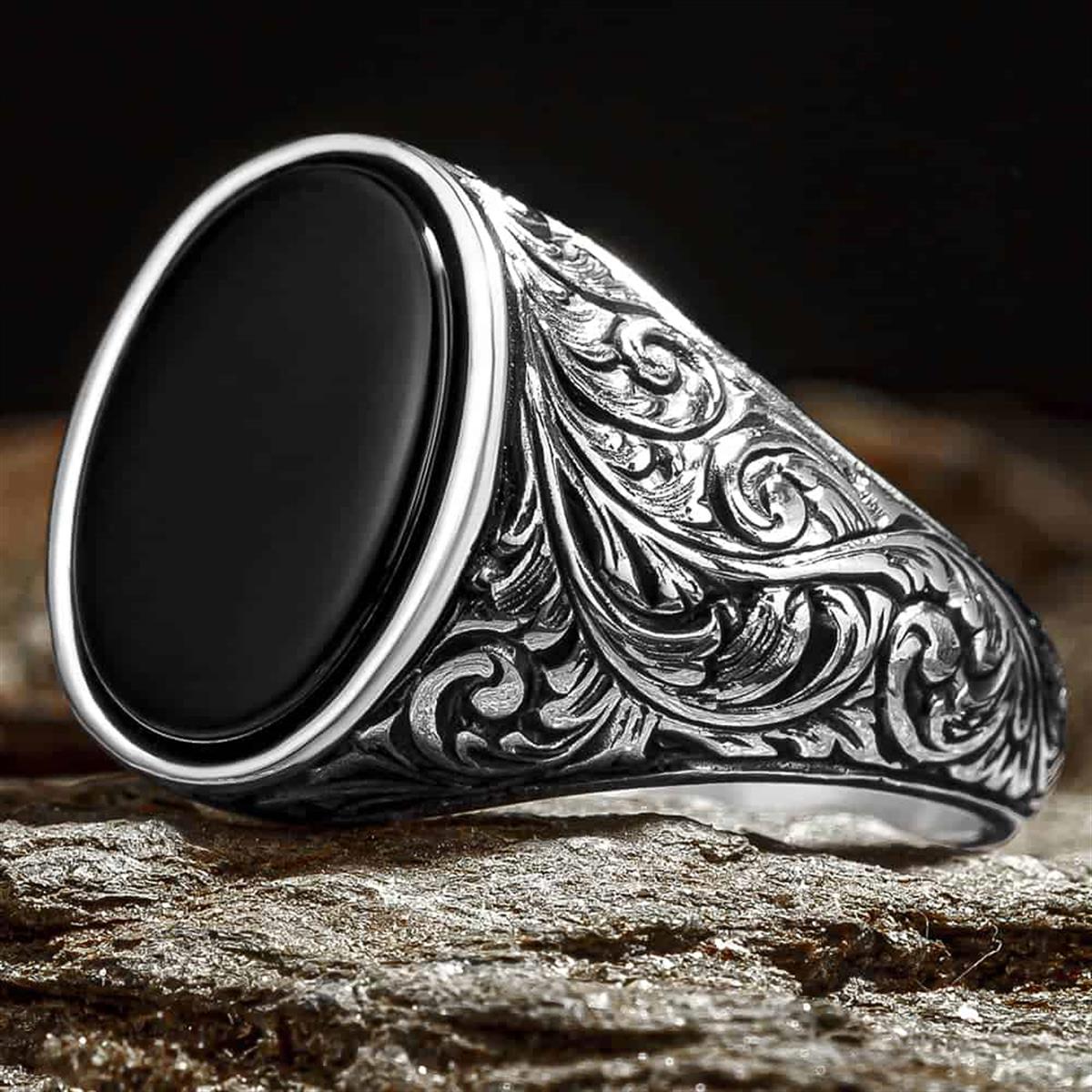 Oval Oniks Taşlı Kalem İşlemeli Gümüş Yüzük