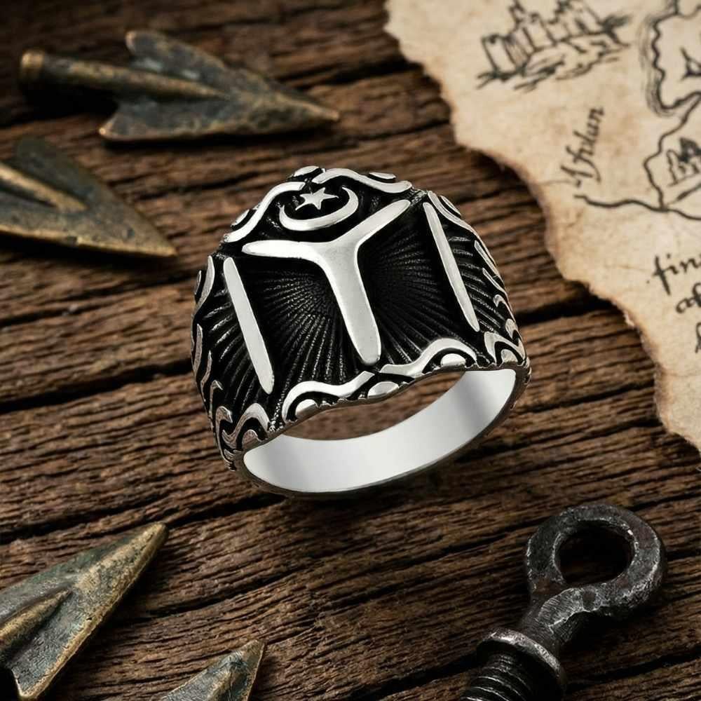 Özel Siyah Zeminli Kayı Boyu Motifli Ay Yıldız Gümüş YüzükKayı Boyu Yüzük