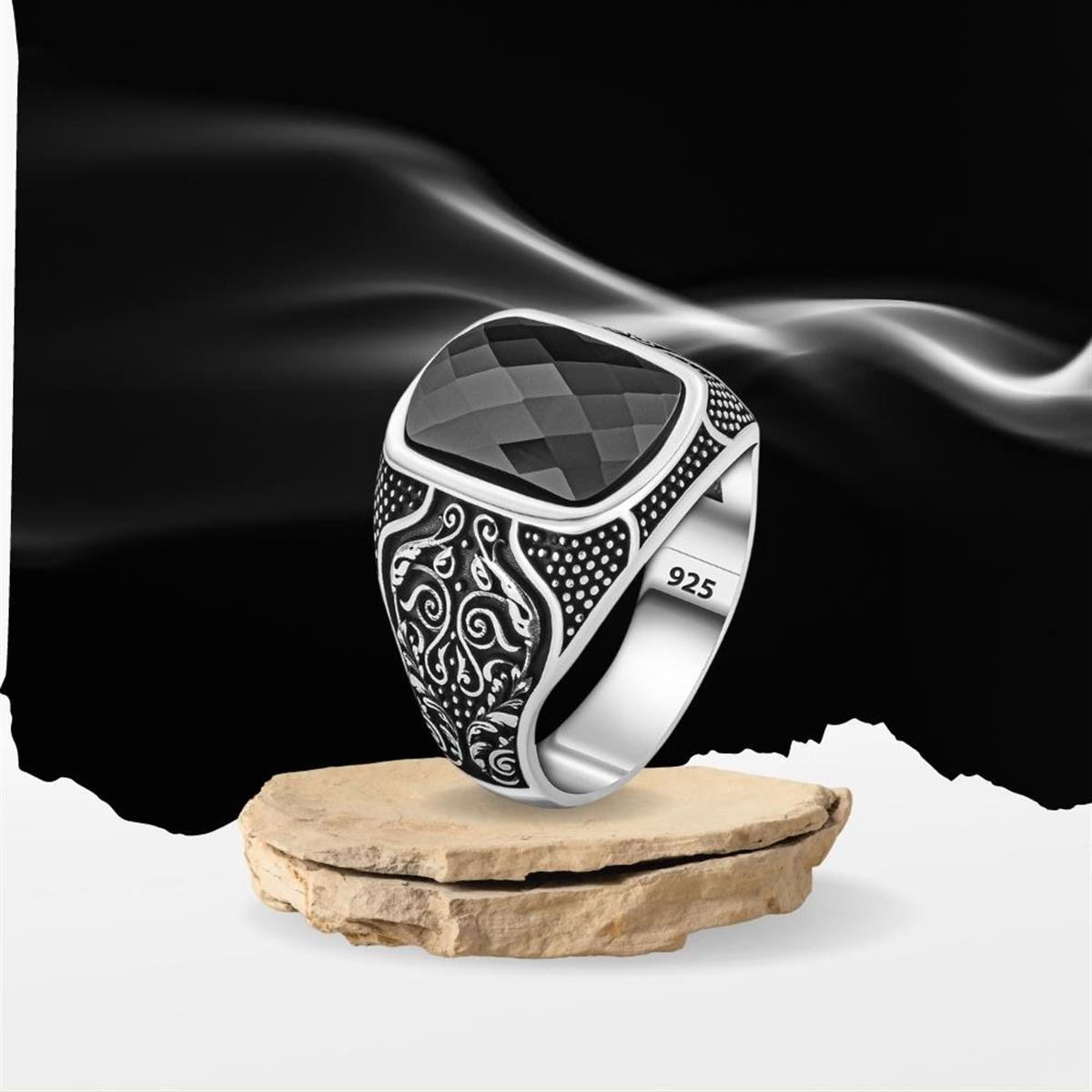 Selçuklu Desenli Zirkon Taşlı Gümüş Yüzük